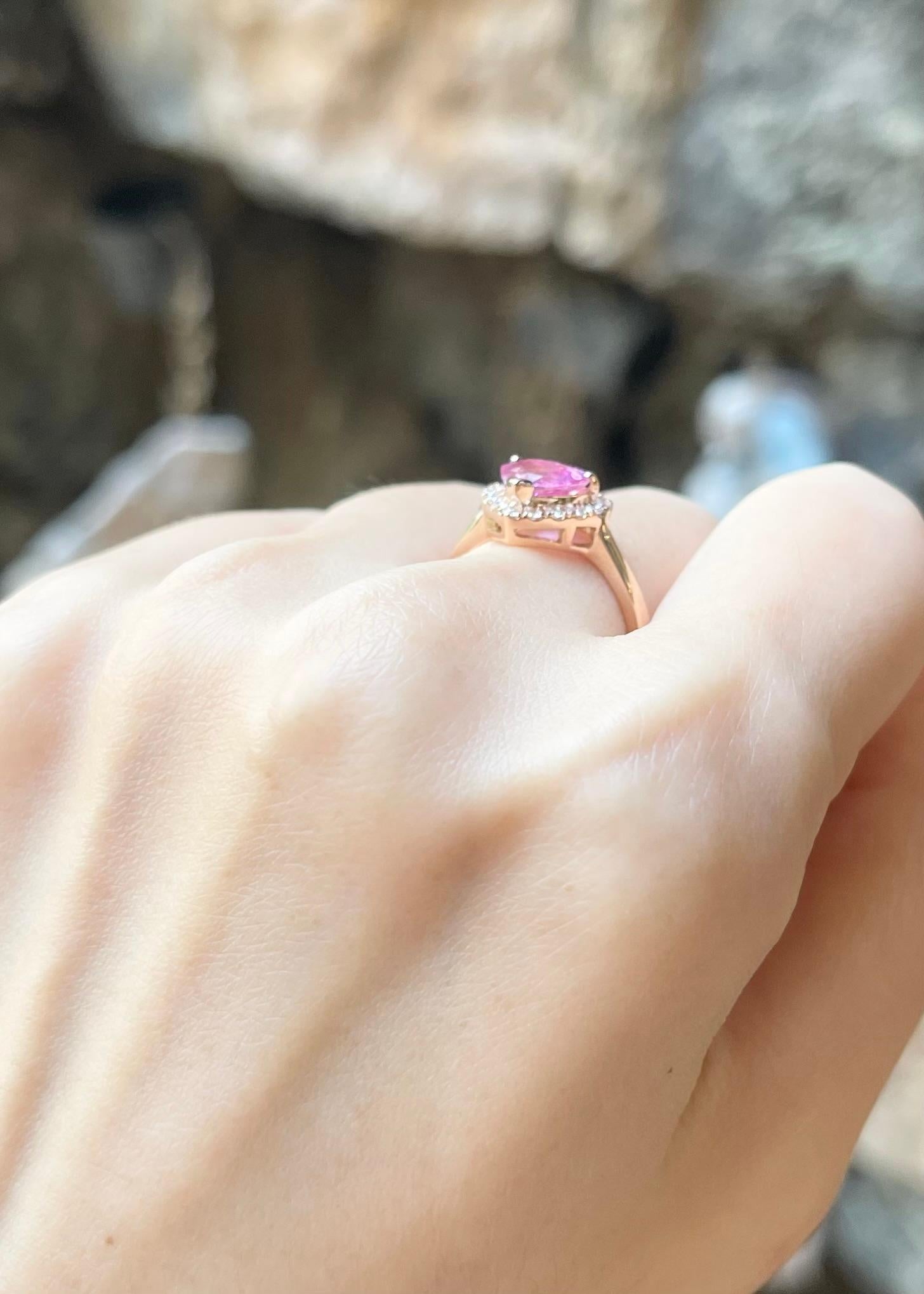 Heart Shape Pink Sapphire with Diamond Ring set in 18K Rose Gold Settings In New Condition For Sale In Bangkok, TH
