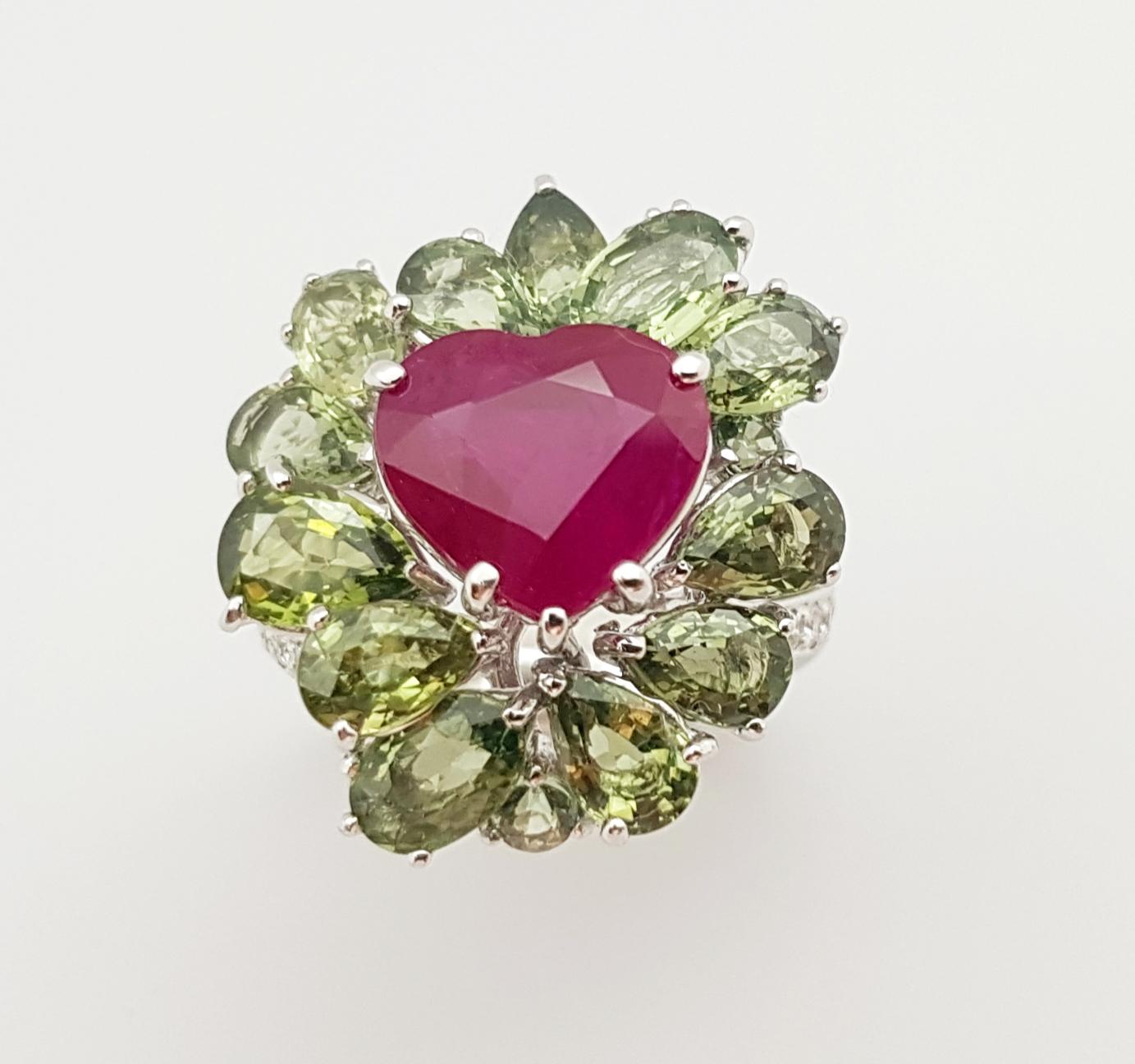 Heart Shape Ruby, Green Sapphire and Diamond Ring Set in 18 Karat White Gold For Sale 4