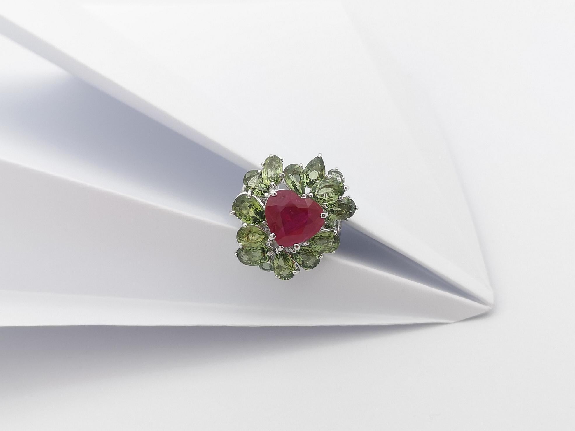 Heart Shape Ruby, Green Sapphire and Diamond Ring Set in 18 Karat White Gold For Sale 7