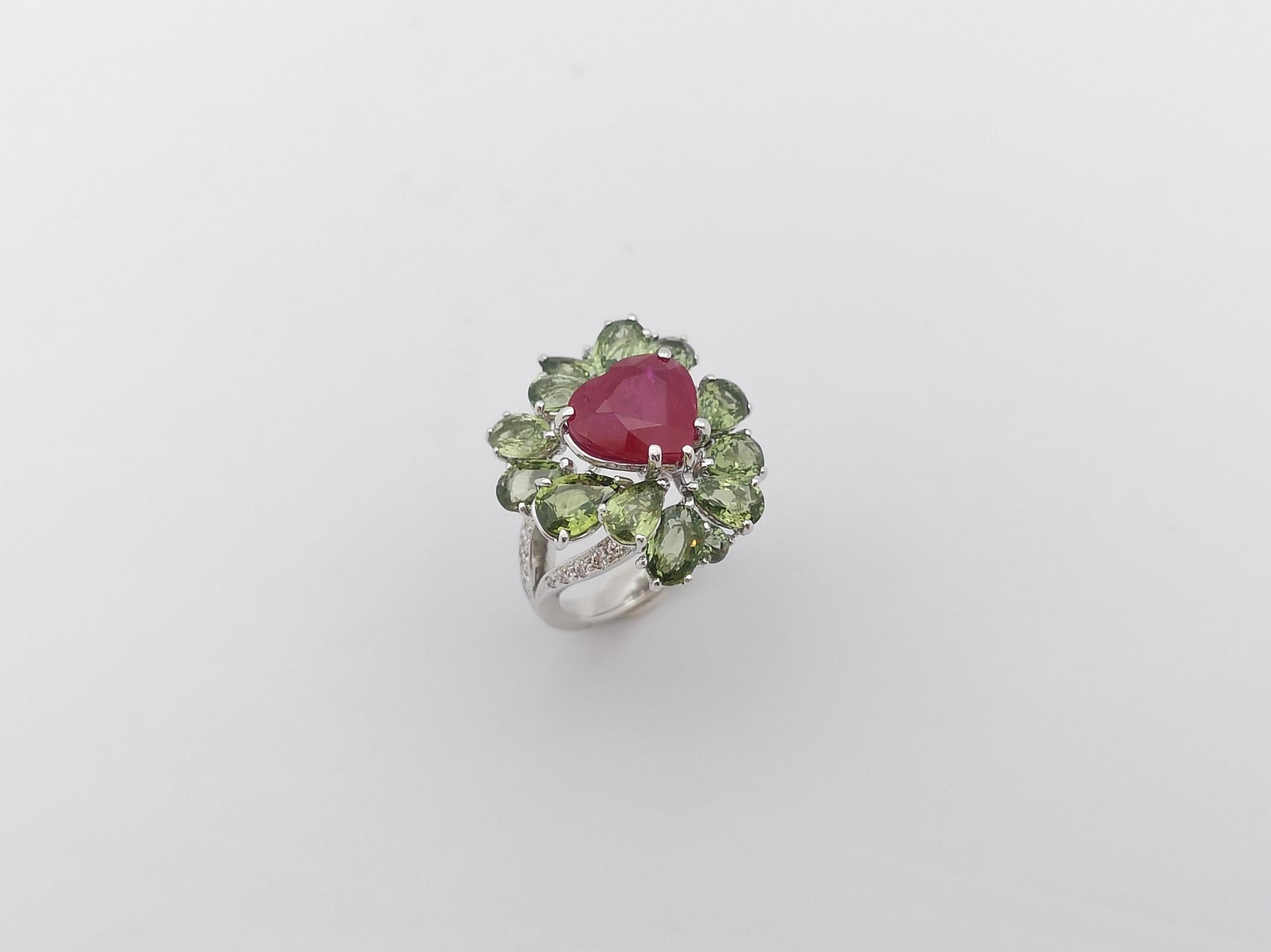 Heart Shape Ruby, Green Sapphire and Diamond Ring Set in 18 Karat White Gold For Sale 12