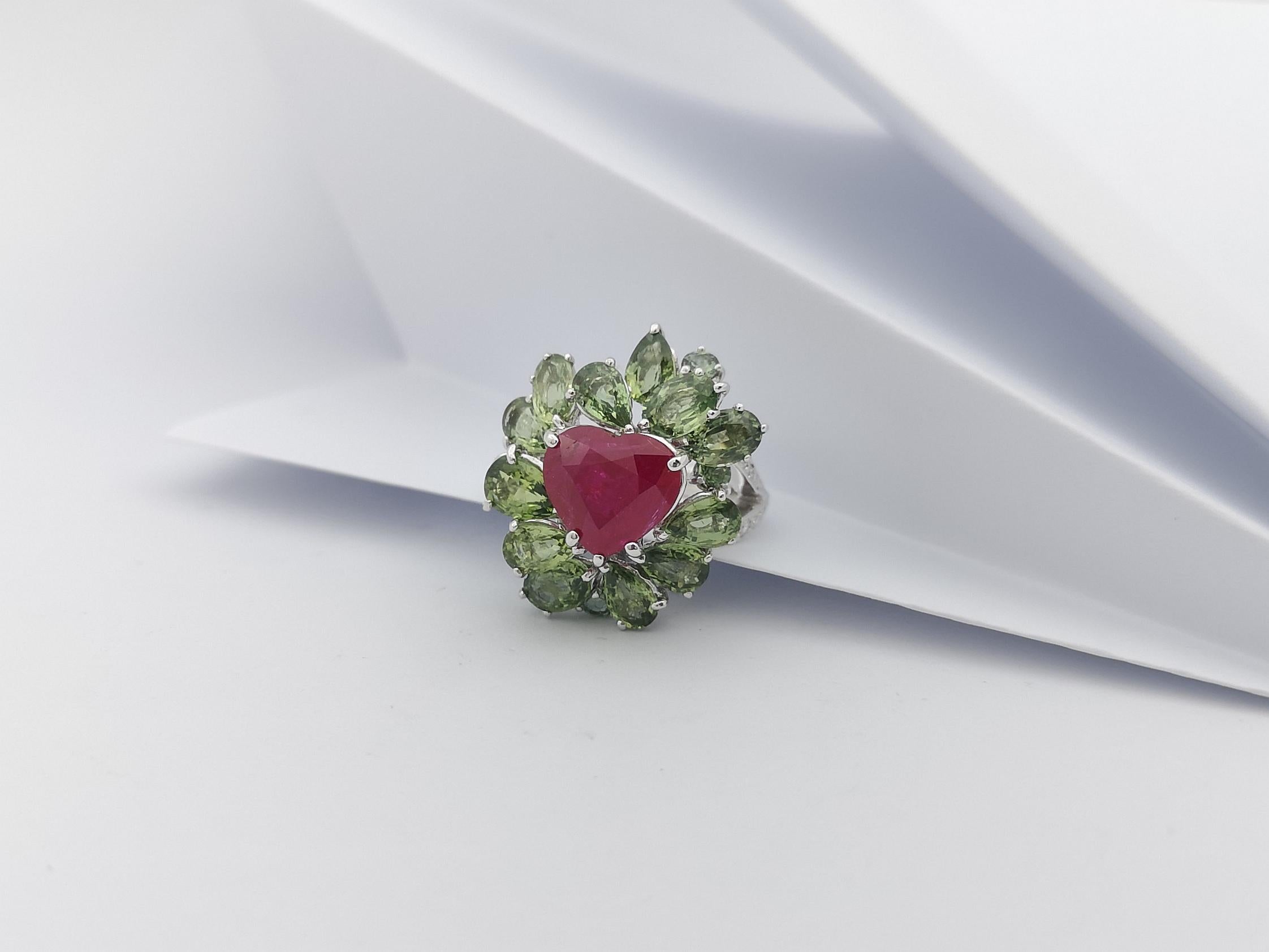 Heart Shape Ruby, Green Sapphire and Diamond Ring Set in 18 Karat White Gold For Sale 2