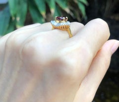 Bague en or 18 carats sertie d'un rubis en forme de cœur et de diamants baguettes