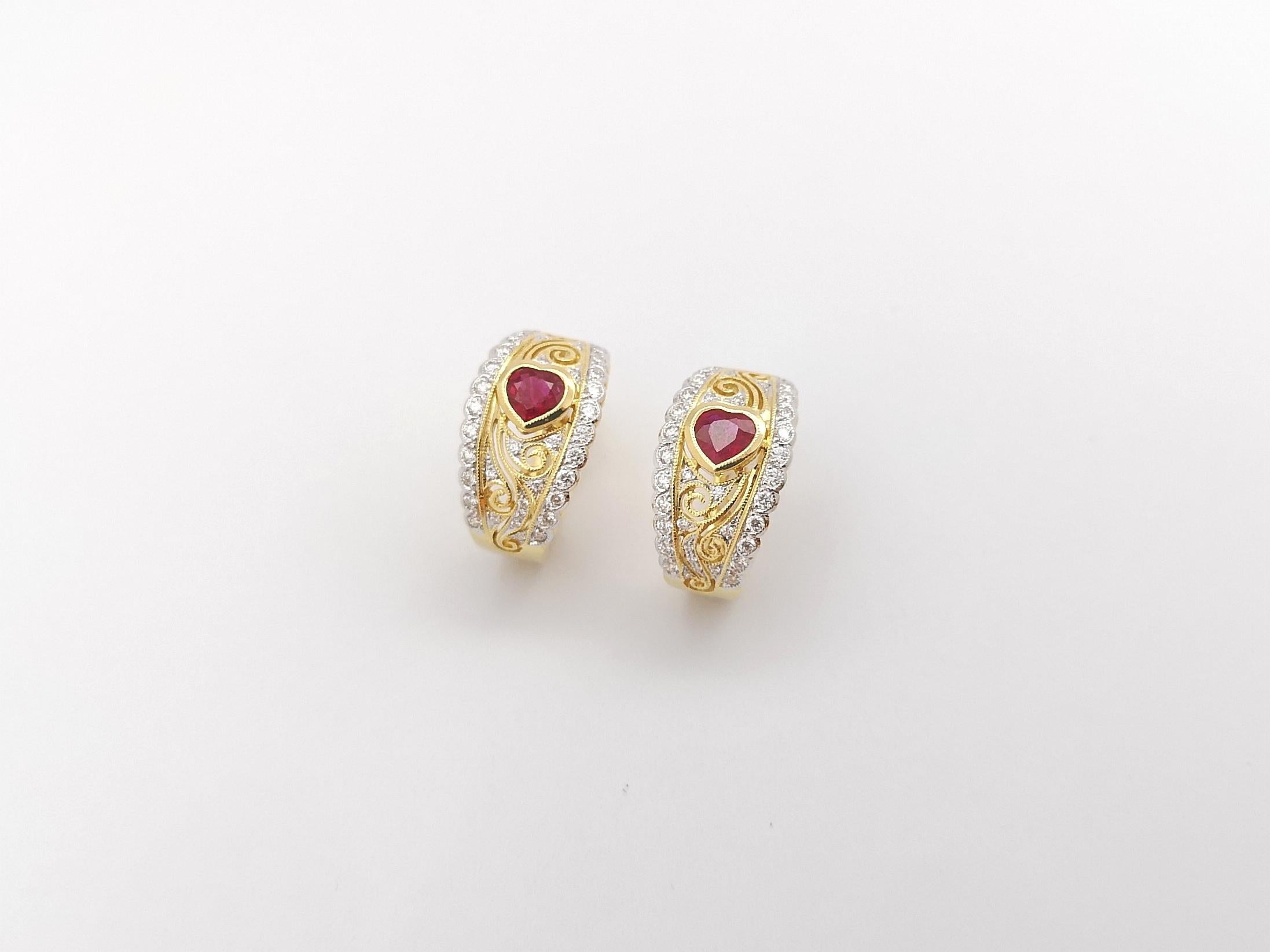 Heart Shape Ruby with Diamond Earrings set in 18K Gold Settings In New Condition For Sale In Bangkok, TH