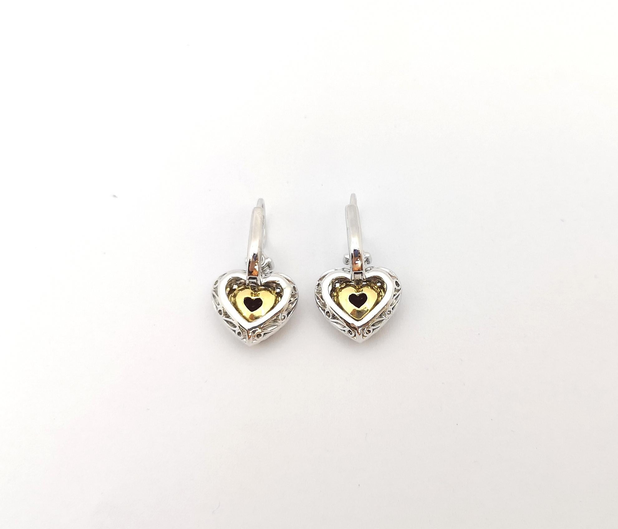 Orecchini con rubino e diamanti a forma di cuore con montatura in oro bianco 18 carati in vendita 2
