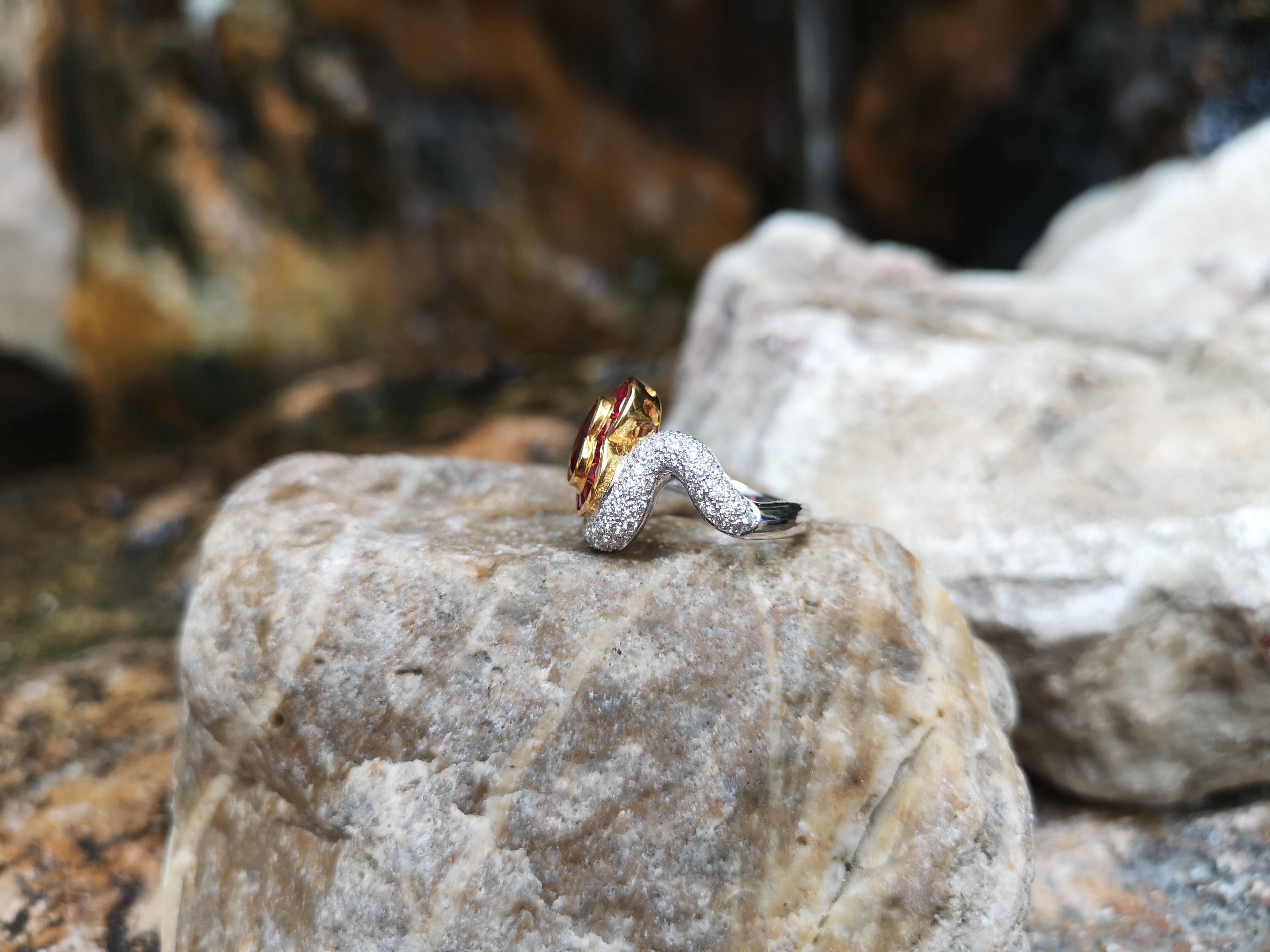 Herzförmiger Rubin mit Diamantring in Fassung aus 18 Karat Weißgold im Angebot 3