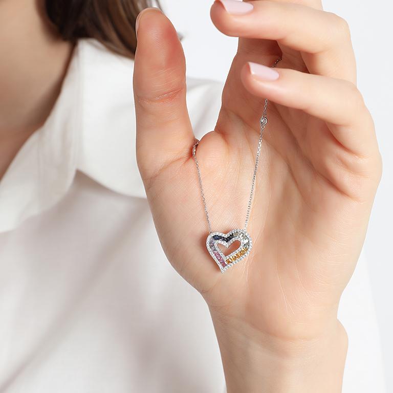 Welcome to Istanbul Diamond House!
Our heart shape sapphire necklace is one of the most loved peice from our collection!
It is a great gift for Valentine's day, birthdays or even for your mother!
The modern dhape of the heart is jeweled with