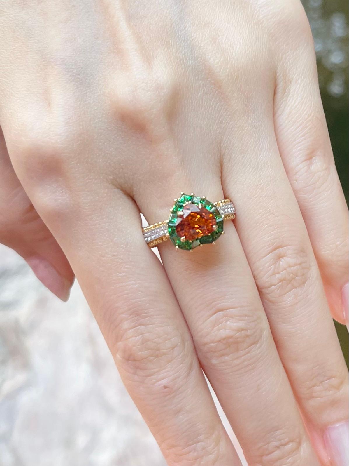Contemporary Heart Shape Spessartite Garnet, Tsavorite and Diamond Ring set in 18K Gold For Sale