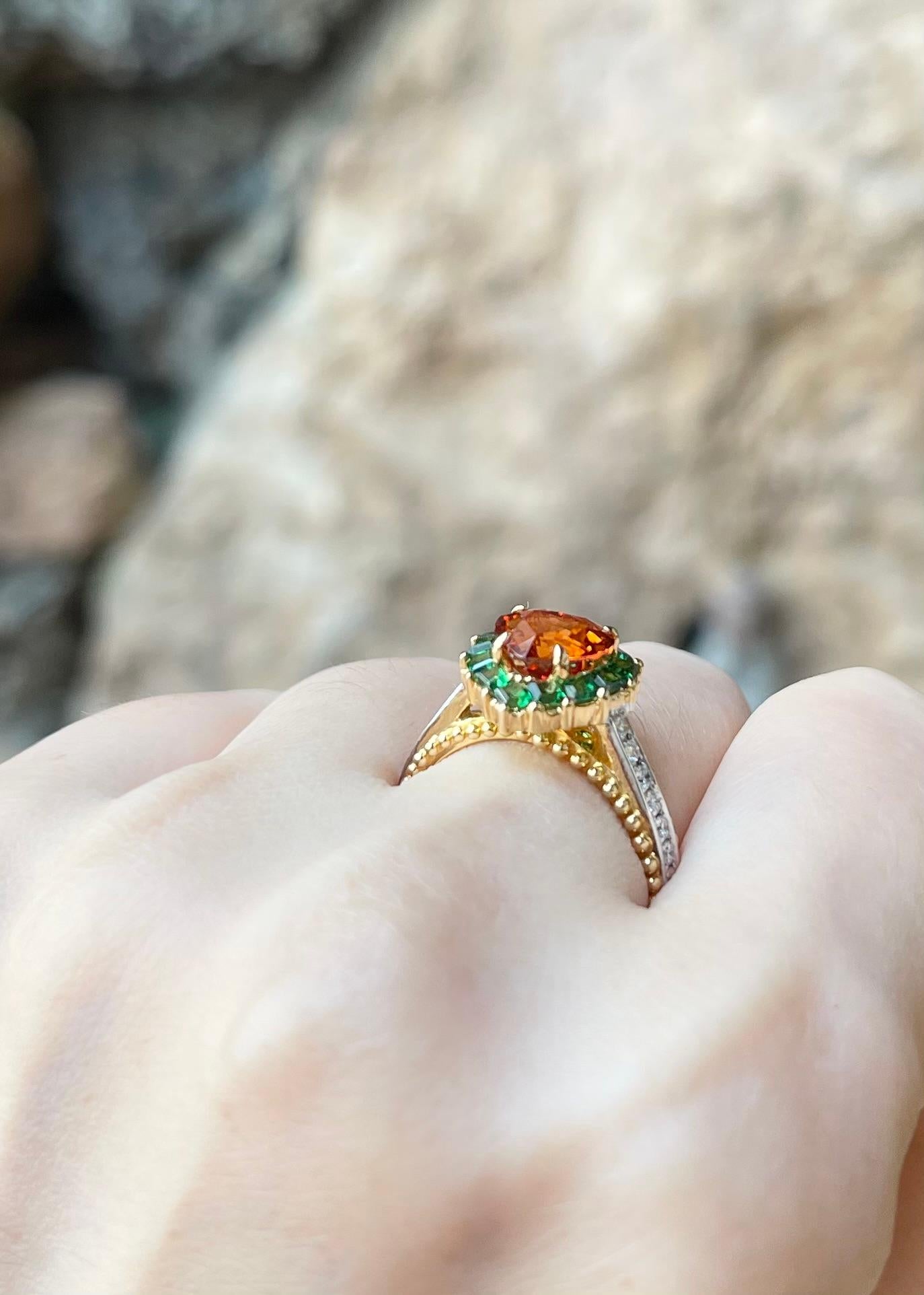 Heart Shape Spessartite Garnet, Tsavorite and Diamond Ring set in 18K Gold In New Condition For Sale In Bangkok, TH