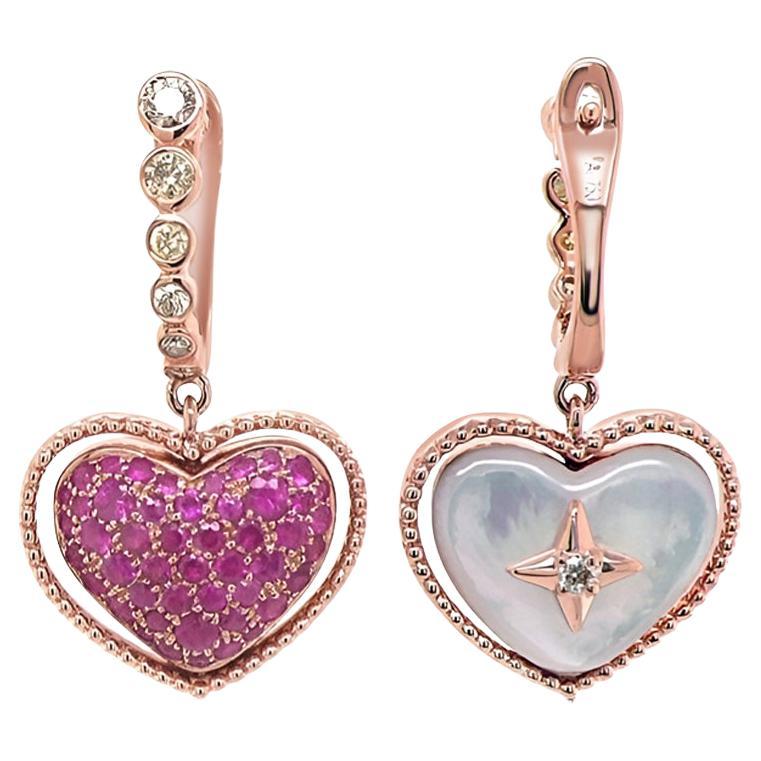 Orecchini d'amore a forma di cuore con perla bianca, rubino e diamanti fantasia in oro rosa 18 carati in vendita