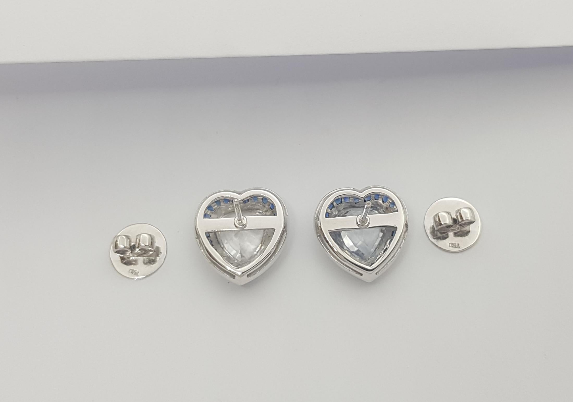 Heart Shape White Sapphire with Blue Sapphire Earrings Set in 18k White Gold In New Condition For Sale In Bangkok, TH