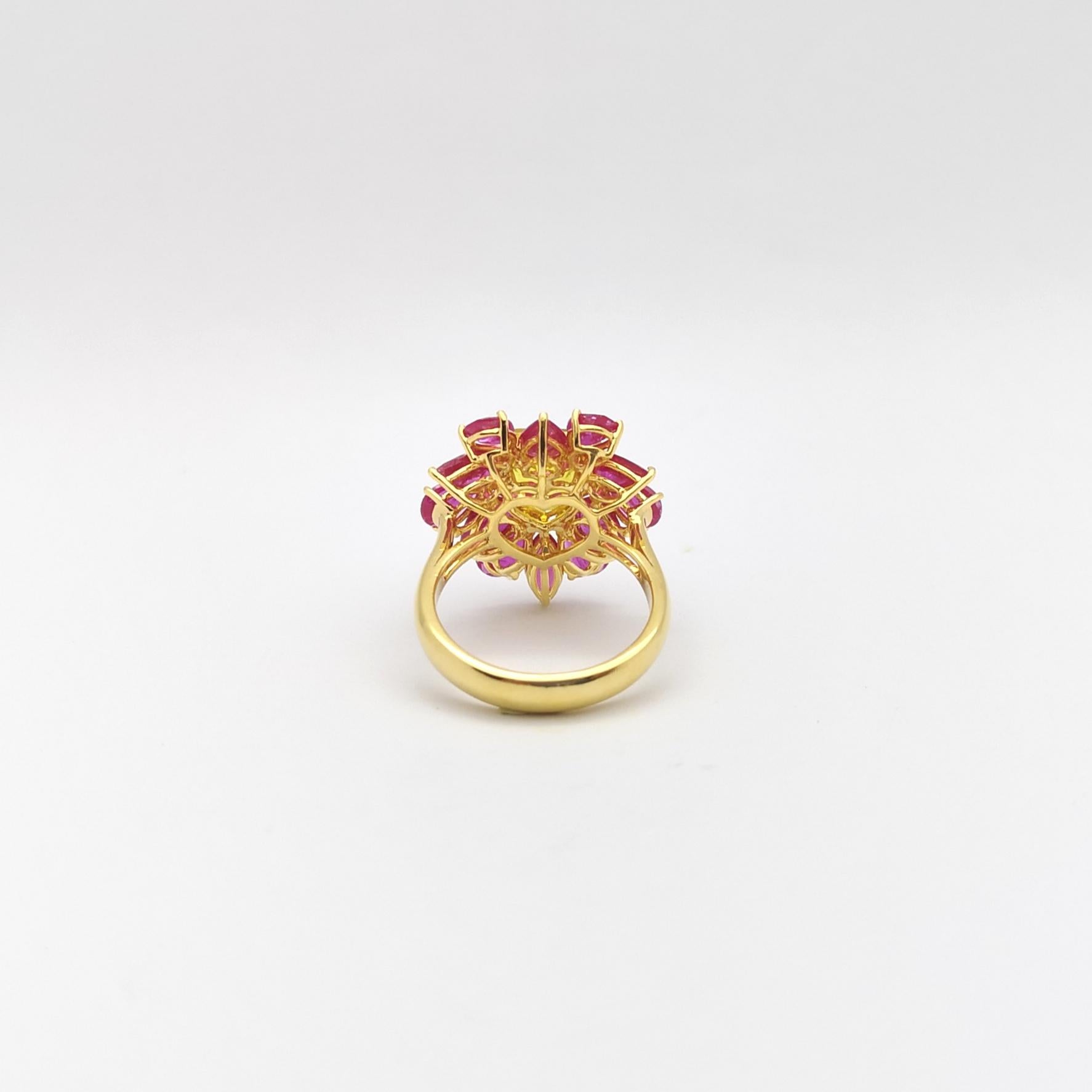 Ring in Herzform mit gelbem Saphir und Rubin in 18 Karat Goldfassungen gefasst im Angebot 7