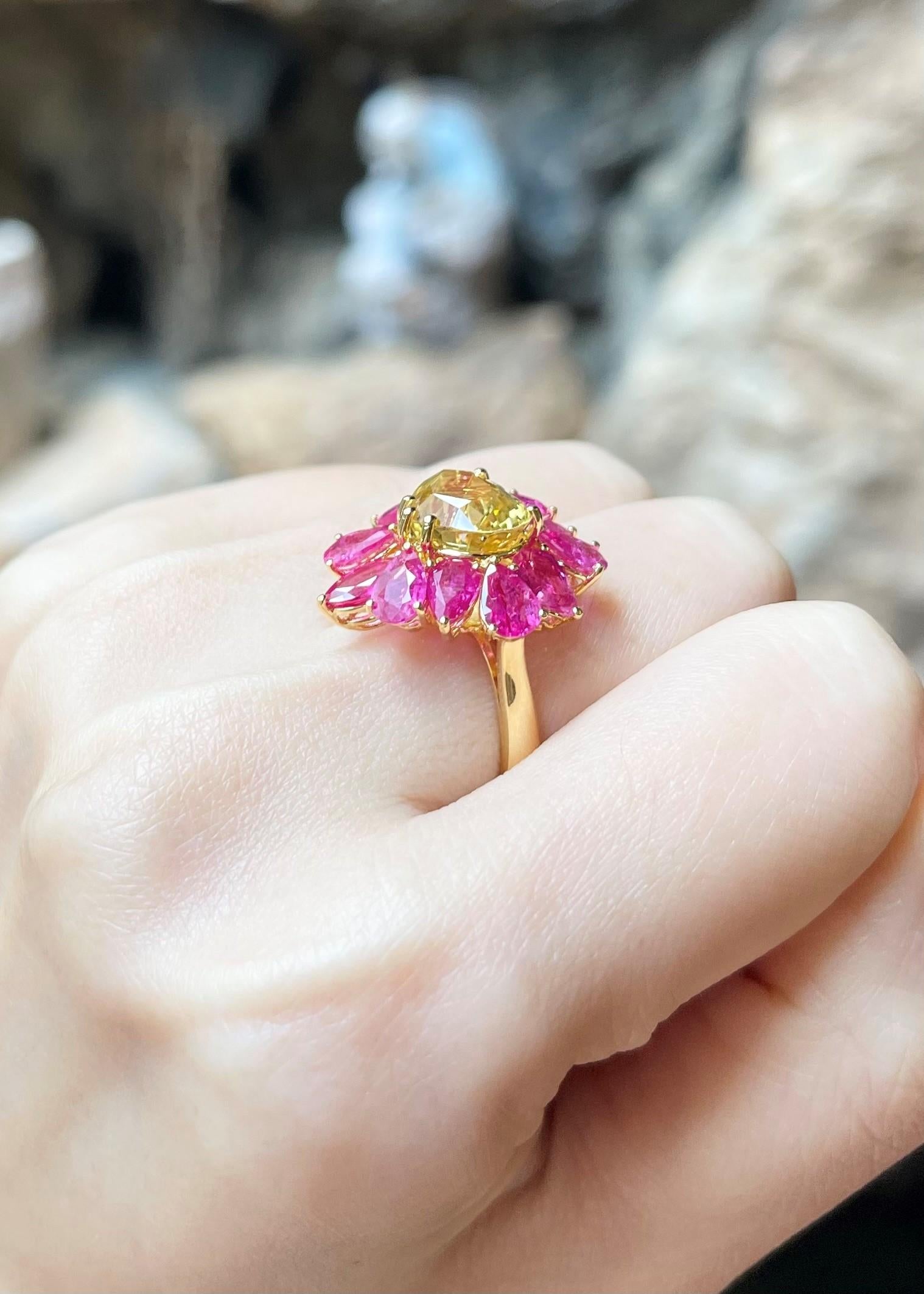 Ring in Herzform mit gelbem Saphir und Rubin in 18 Karat Goldfassungen gefasst Damen im Angebot
