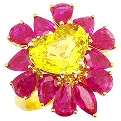 Bague en or 18 carats sertie d'un saphir jaune en forme de cœur et de rubis