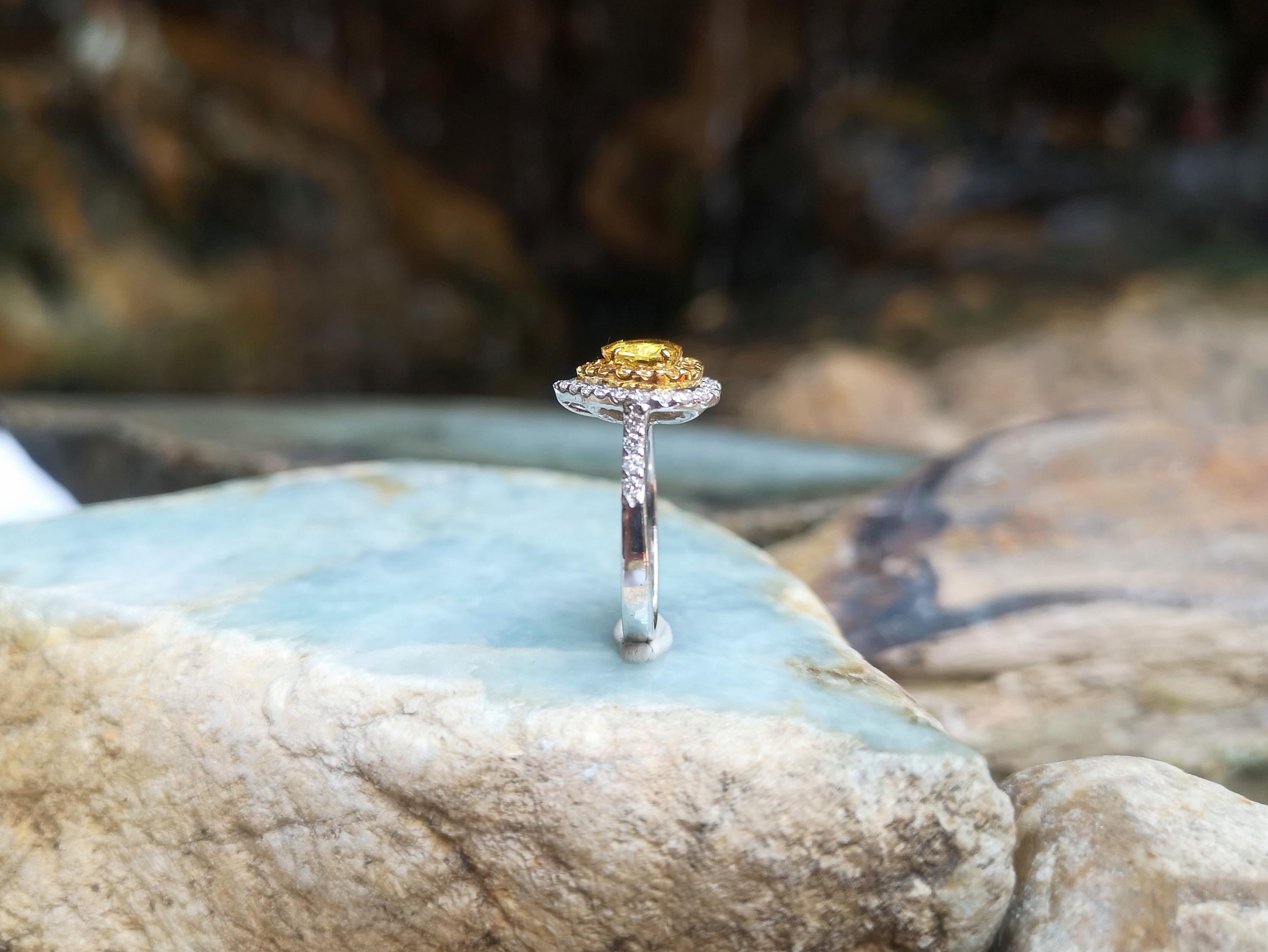 Bague en or blanc 18 carats sertie d'un saphir jaune en forme de cœur et de diamant en vente 5