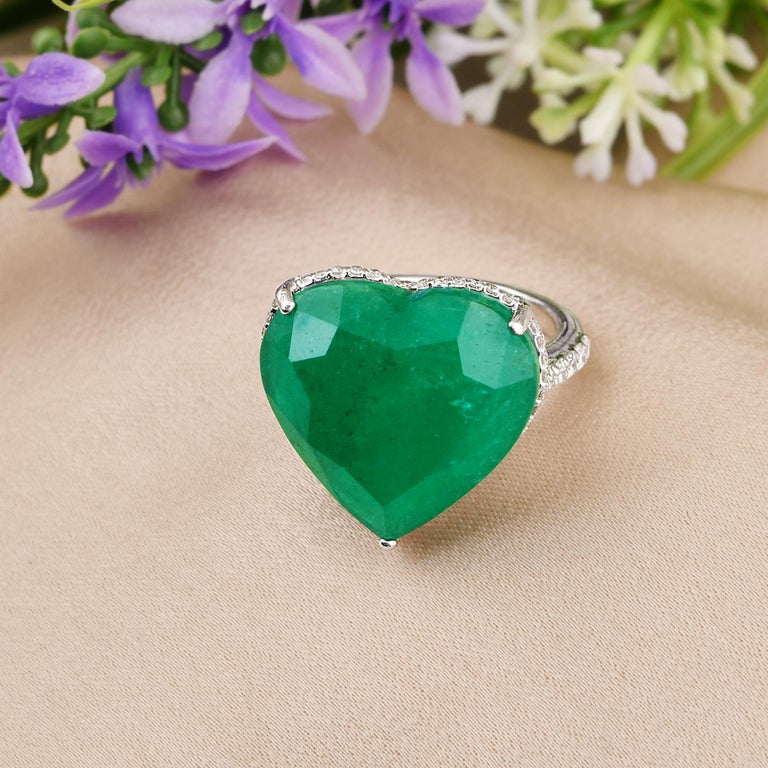 Customizable Heart Shape Natural Emerald Diamond Ring 18 Karat White