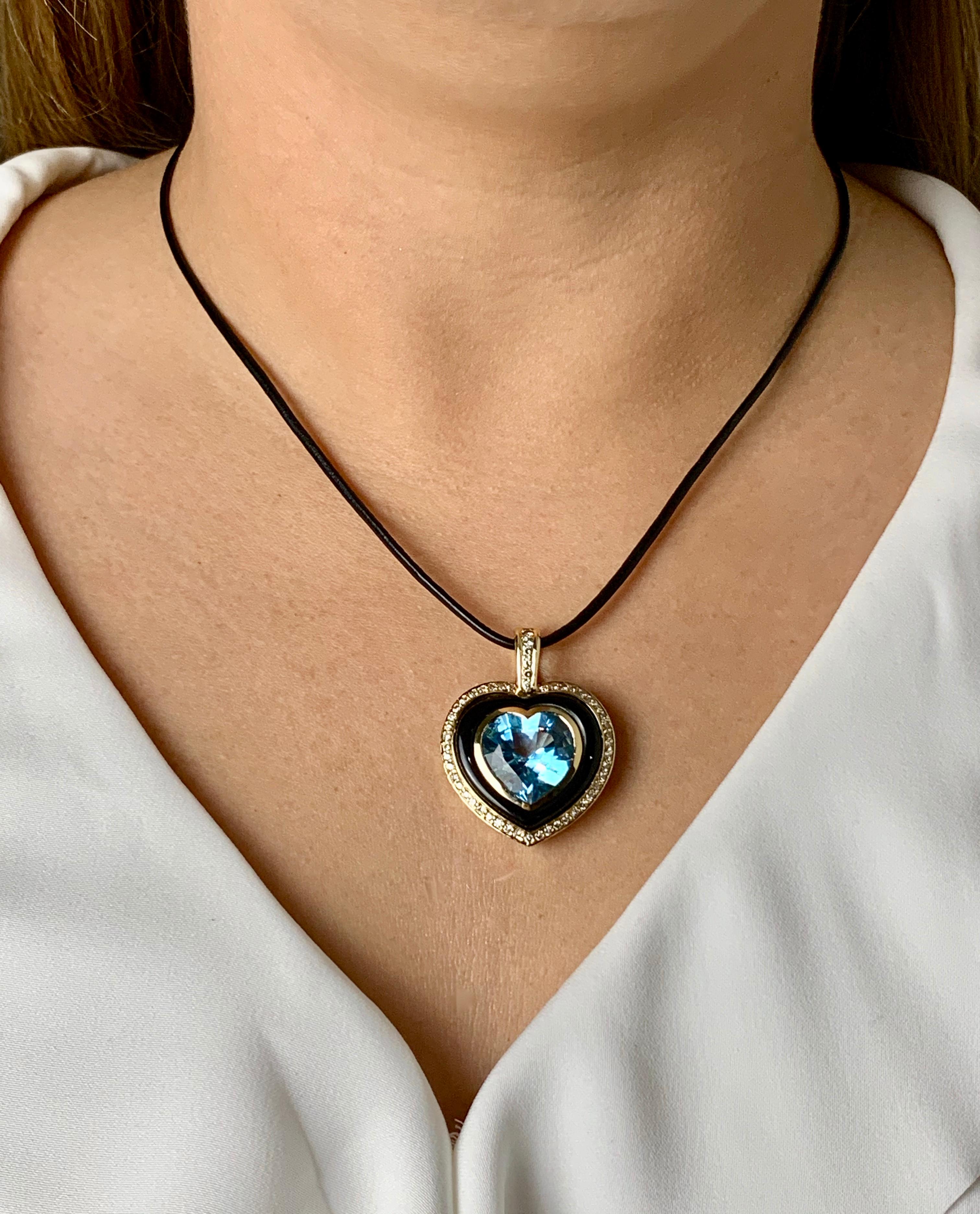 Heart Shaped 10 Carat Blue Topaz Onyx and Diamond Pendant in 9 Carat Yellow Gold In Good Condition For Sale In Chislehurst, Kent