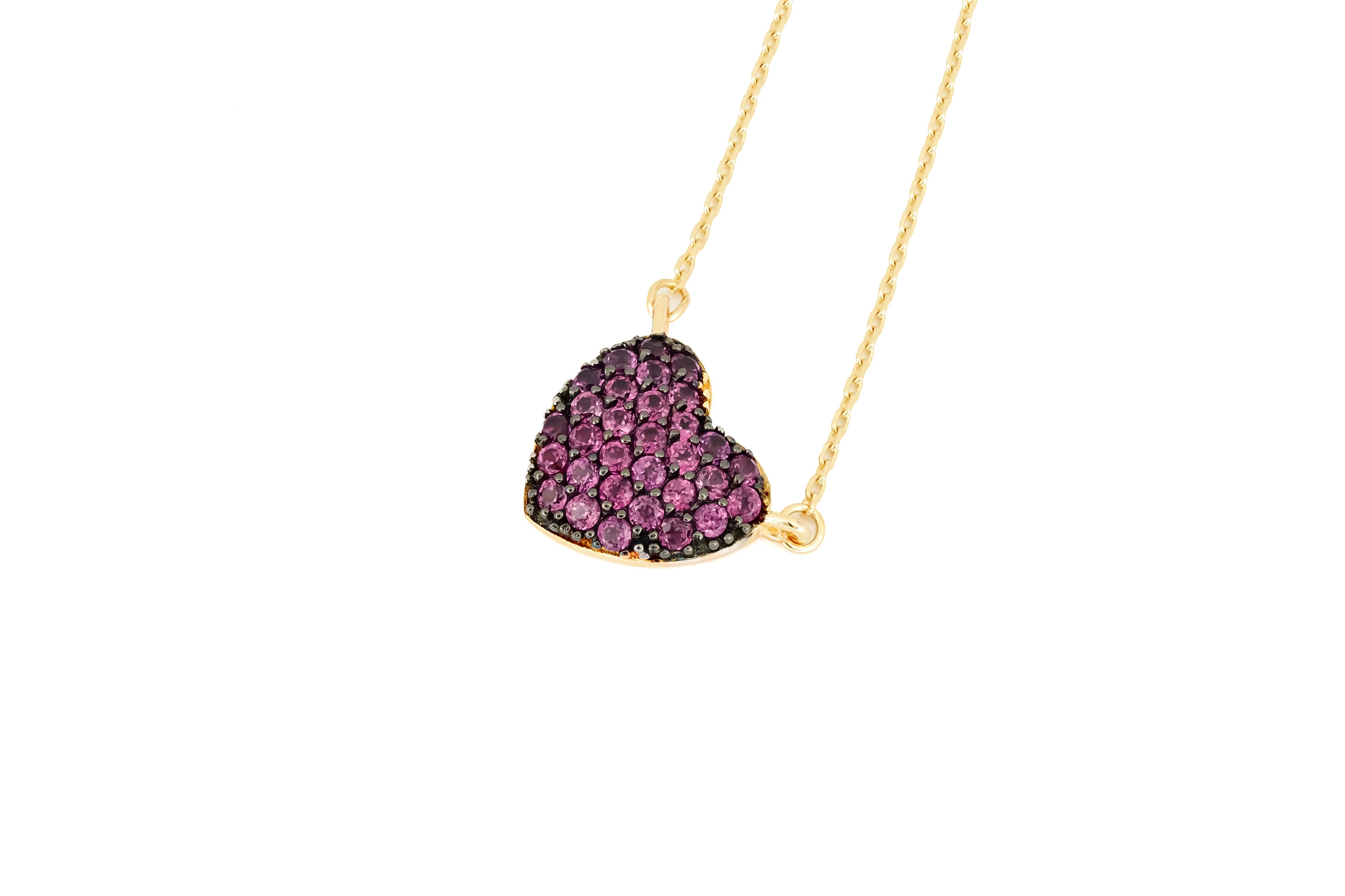 Women's Heart shaped 14k gold pendant necklace.  For Sale