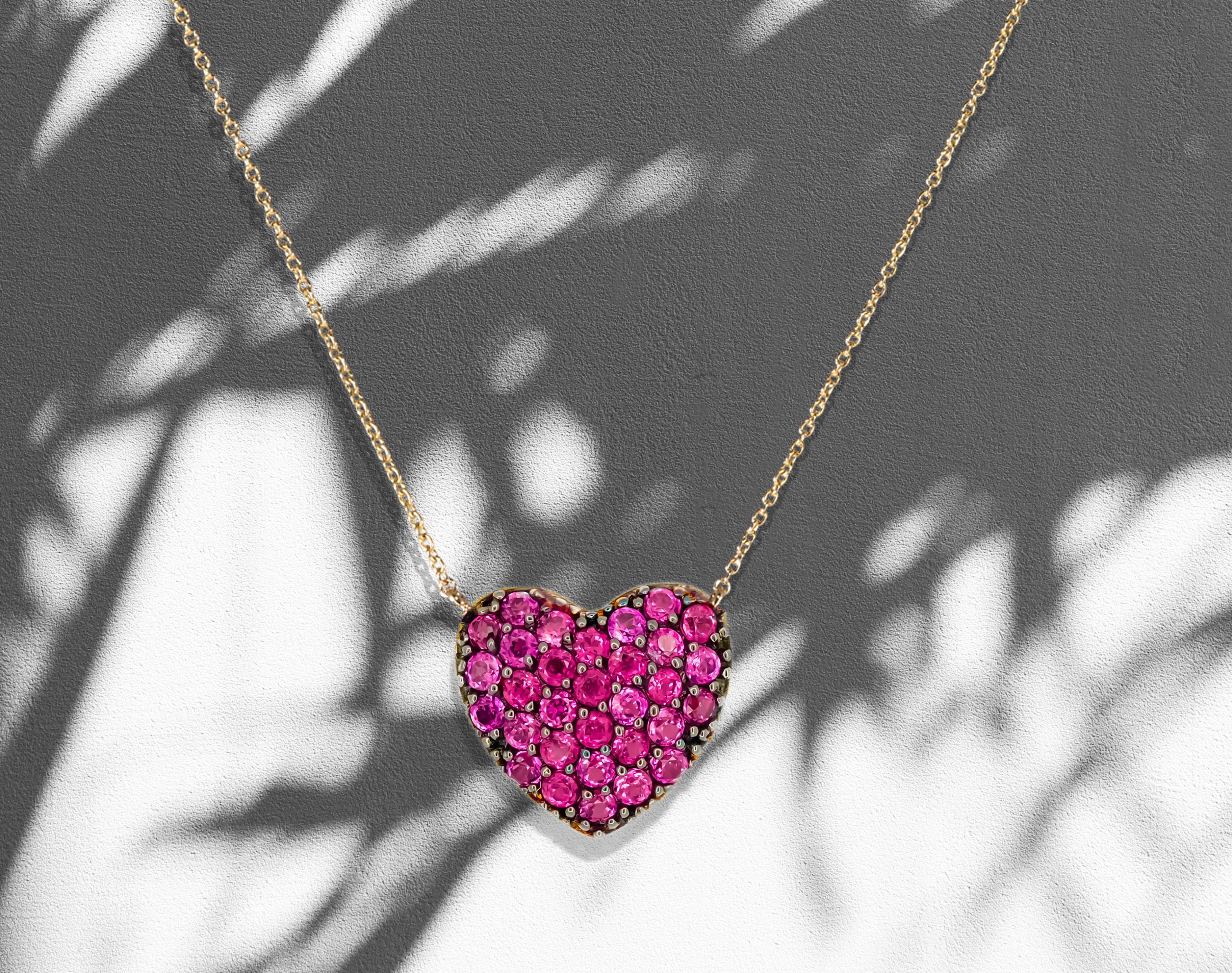 Heart shaped 14k gold pendant necklace.  For Sale 2