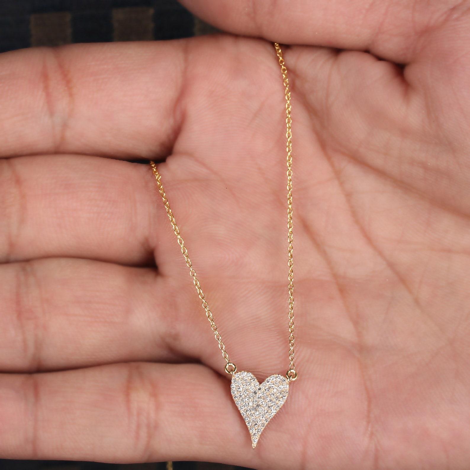 Art Deco Heart Shaped 14K Solid Yellow Gold Natural Pave Diamond Necklace Gift For Women. For Sale