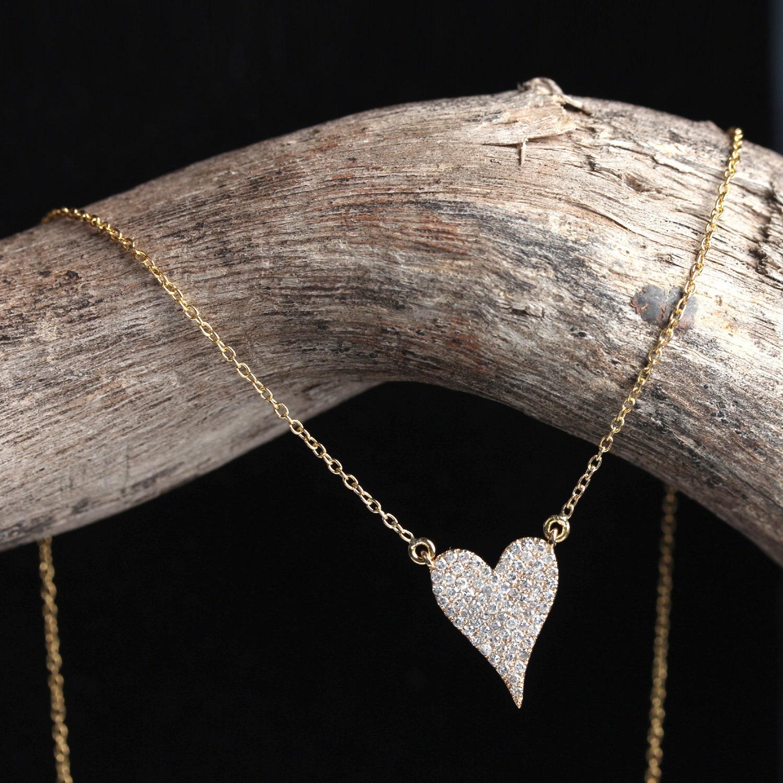 Heart Shaped 14K Solid Yellow Gold Natural Pave Diamond Necklace Gift For Women. In New Condition For Sale In Chicago, IL