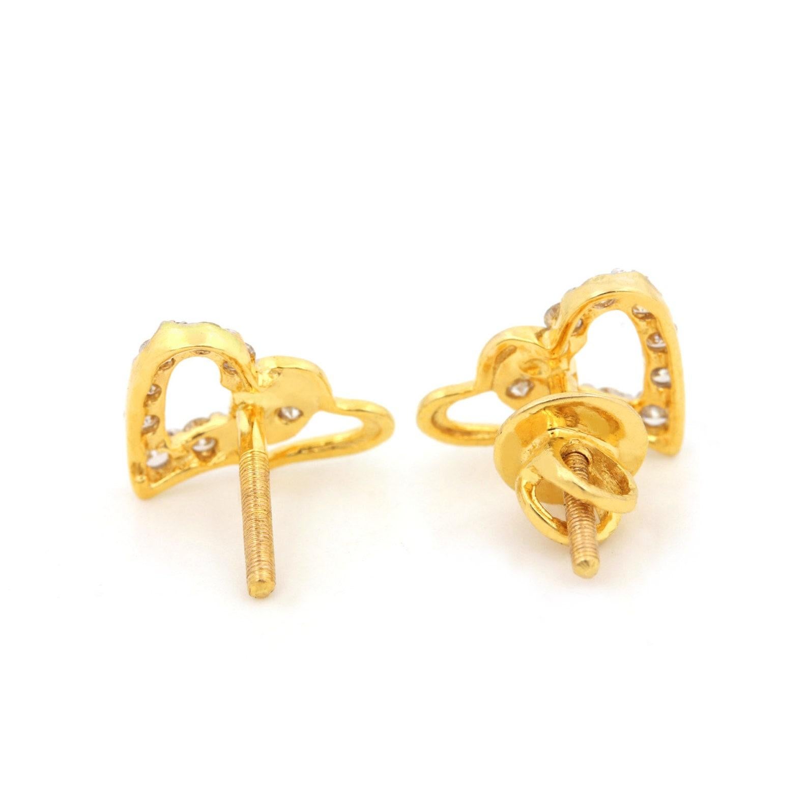 Taille ronde Magnifique clous d'oreilles en or jaune 14 carats avec diamants pavés naturels en forme de cœur en vente