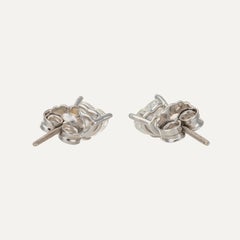 Boucles d'oreilles clous en or blanc serties d'un diamant en forme de cœur de 1,5 ct