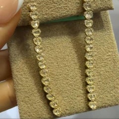 Klassische Tropfenohrringe mit Rundschliff aus 18 Karat Gelbgold mit Diamantbesatz