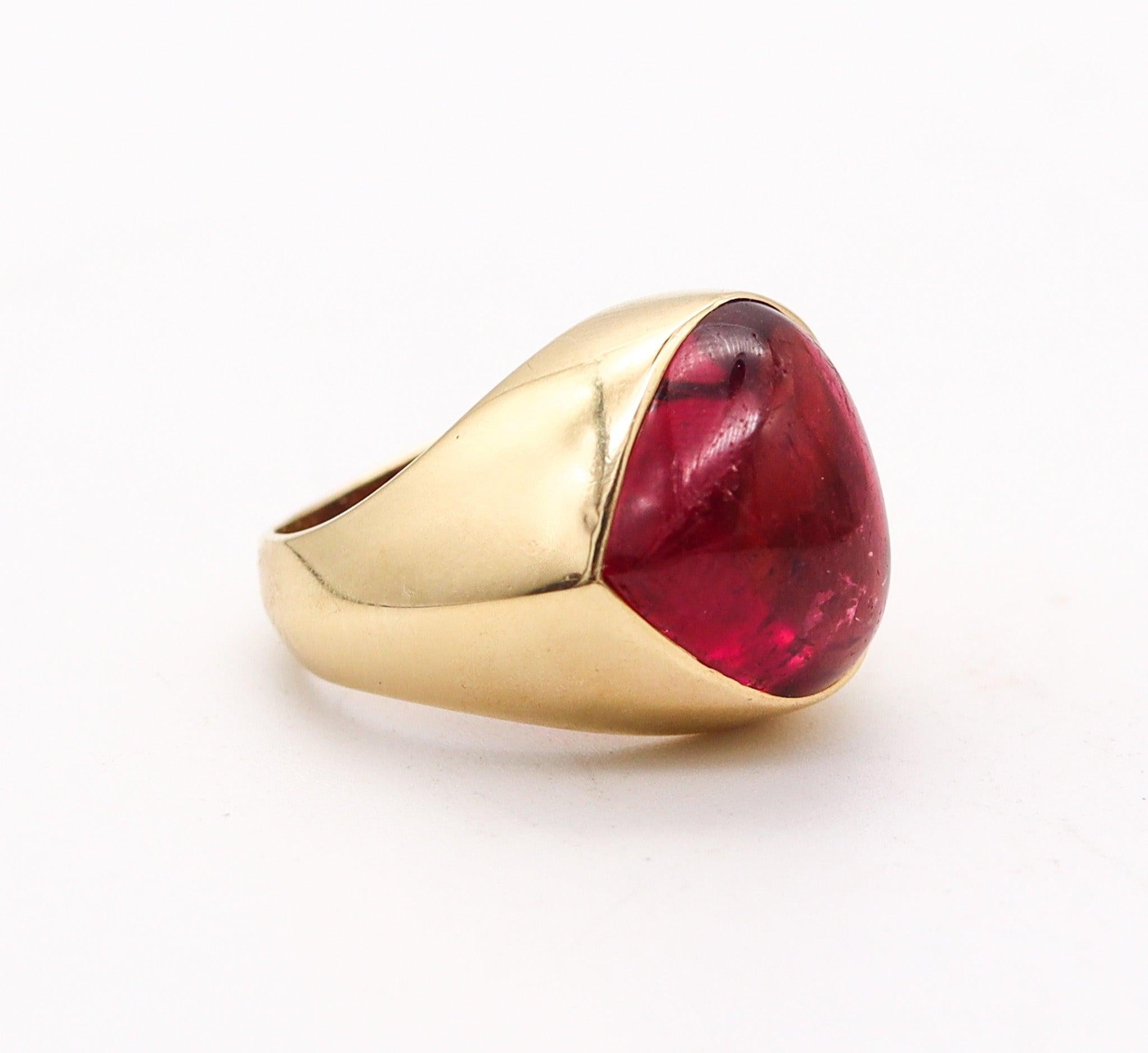 Cabochon Anello Cocktail 1970 a forma di cuore in oro giallo 18Kt con rubellite da 9,56 carati in vendita
