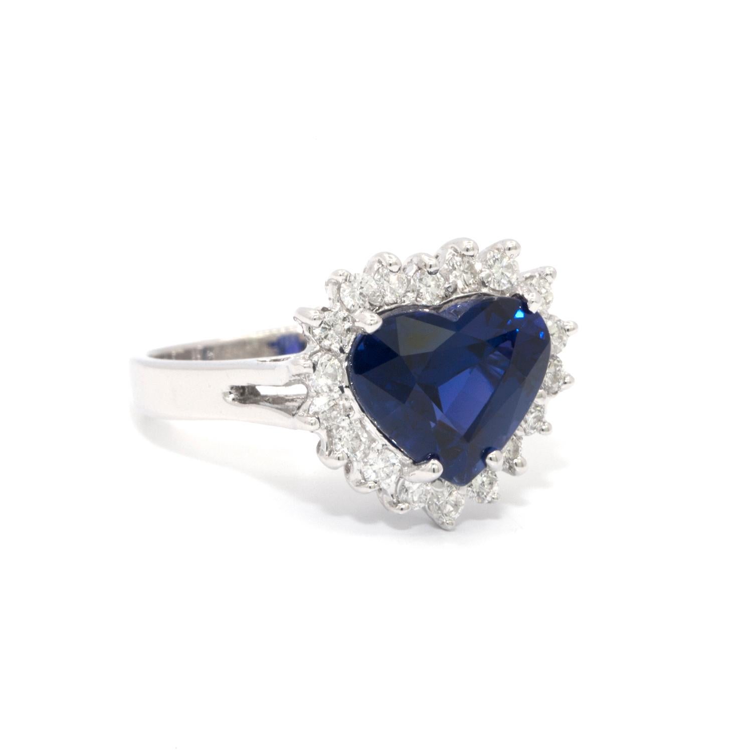 Contemporary Heart Shaped 3.87 Carat Sapphire and Diamond White Gold Ring For Sale