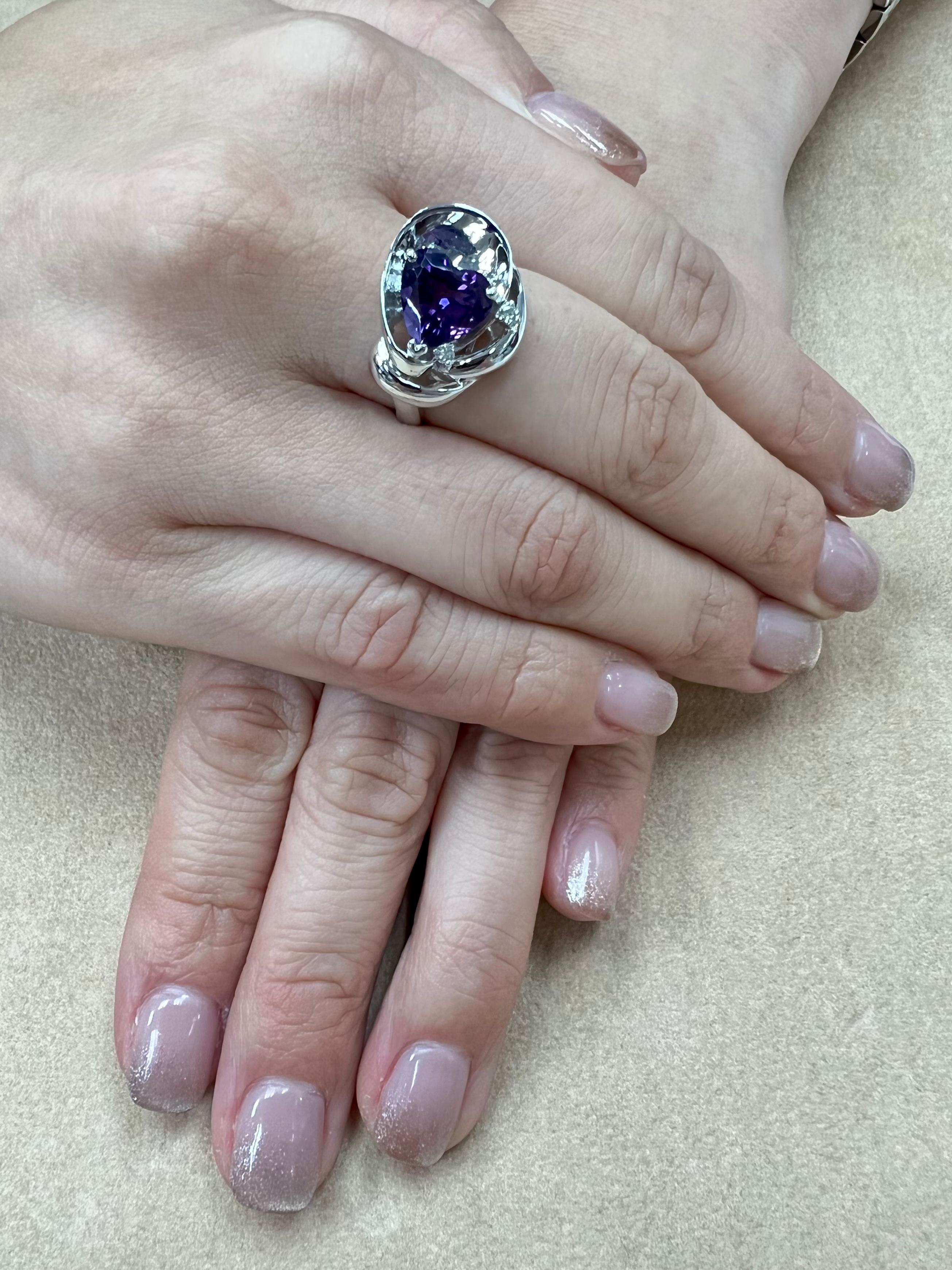 Please check out the HD video! Here is a nice Amethyst and diamond ring. It is set in 18k white gold and diamonds. The center heart cut amethyst (2.30 cts) is bright and full of life. This is a very clean stone with high transparency. All the photos