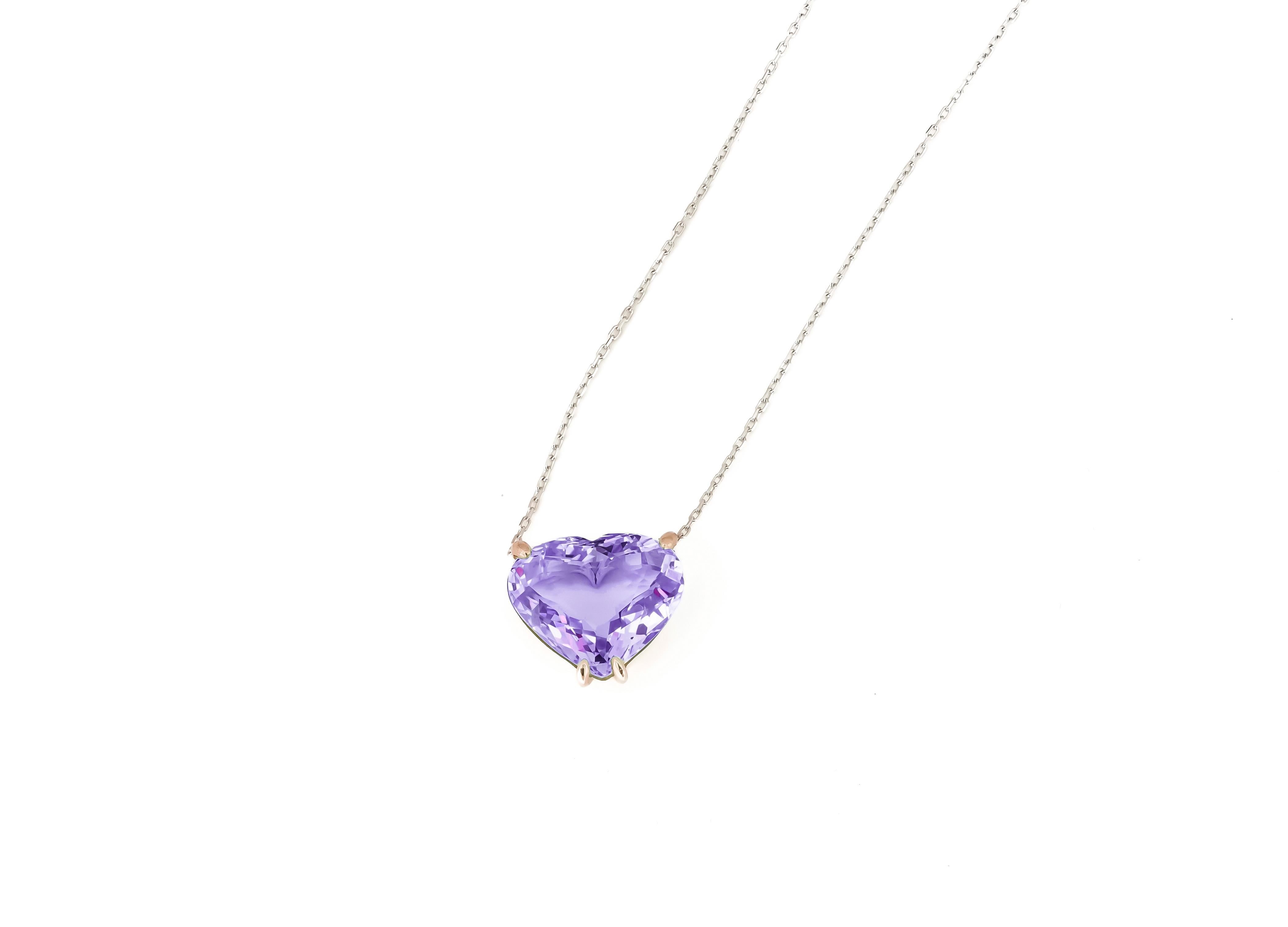 Heart shaped amethyst pendant necklace in 14k gold. 
Amethyst gold necklace pendant. Heart shape amethyst pendant. Genuine amethyst pendant. Minimalist Amethyst Heart Pendant Necklace. Valentines Gifts for Her Jewelry.  

Metal: 14 kt gold
Weight: 3