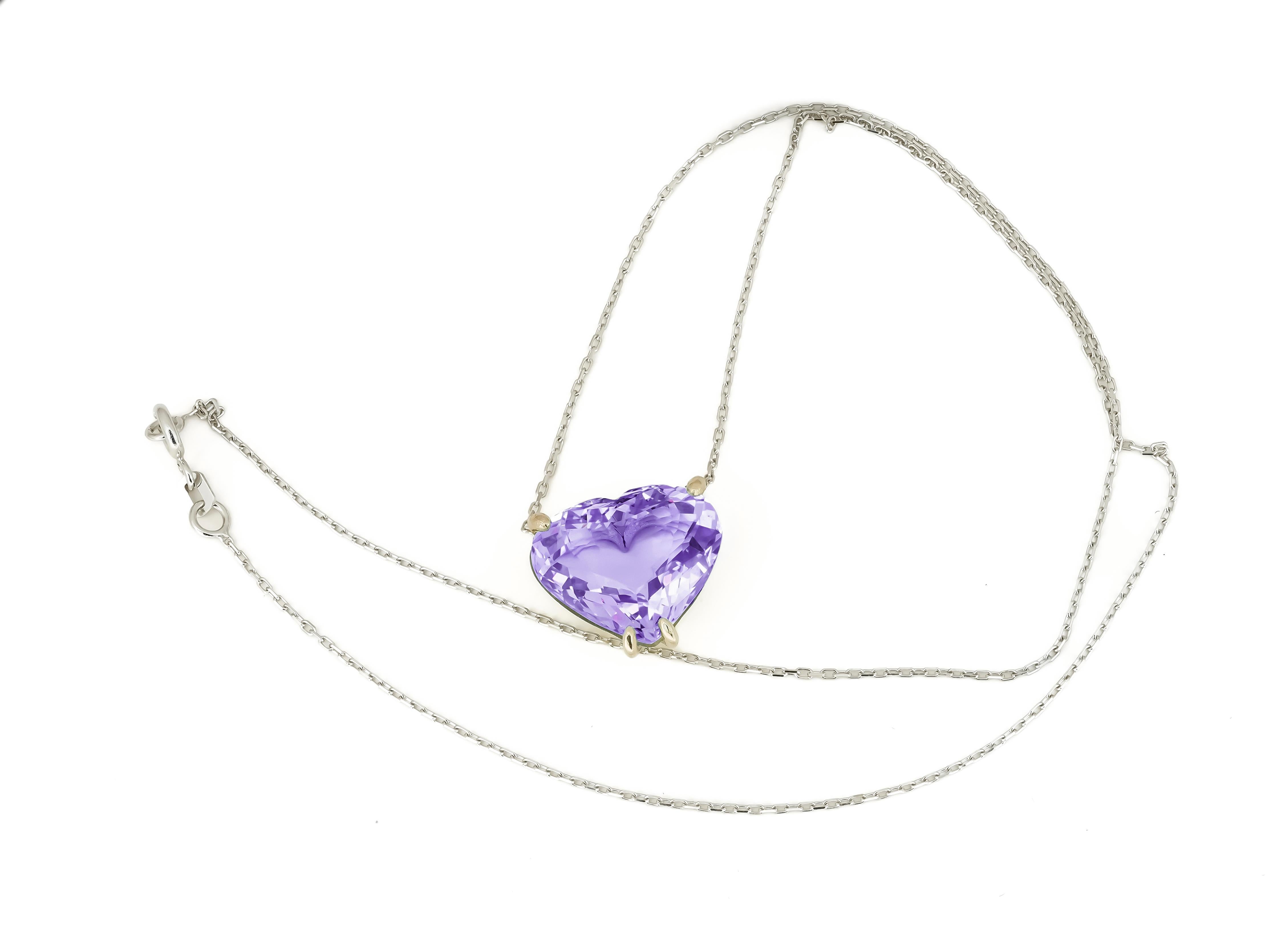 Modern Heart shaped amethyst pendant necklace in 14k gold.  For Sale