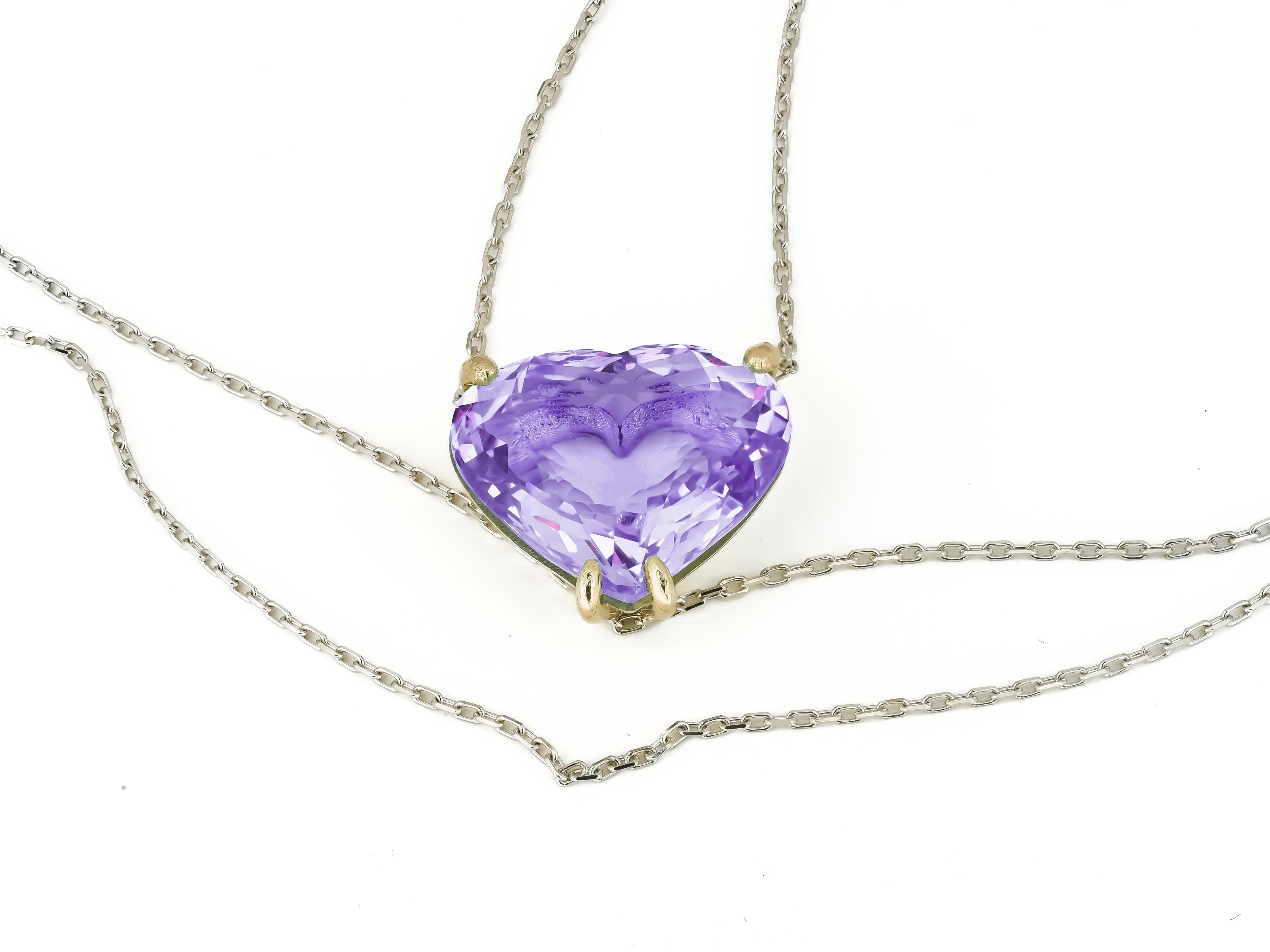 Taille cœur Collier pendentif en forme de cœur en améthyste en or 14 carats.  en vente