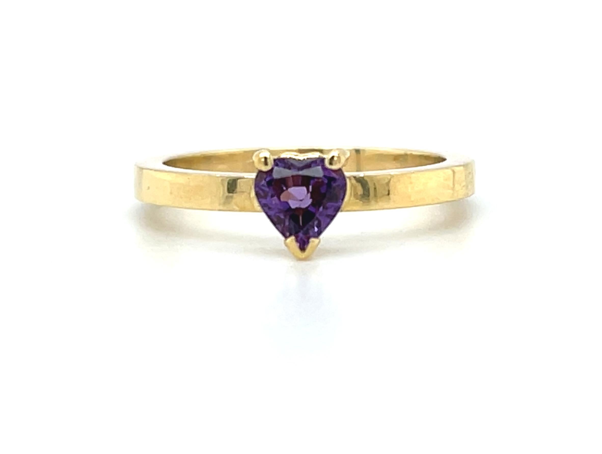 Heart Shaped Amethyst Stackable Ring in 18k Yellow Gold In New Condition For Sale In Los Angeles, CA