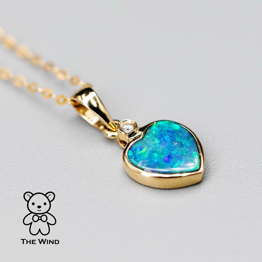 Collier pendentif minimaliste en forme de cœur en or jaune 14k avec doublet d'opales australiennes et de diamants.


Expédition nationale gratuite par USPS First Class ! Sac ou boîte cadeau gratuit avec chaque commande !

L'opale, la reine des