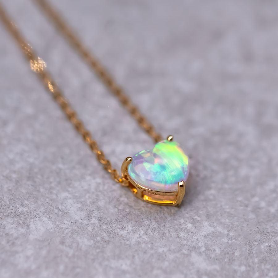 Artiste Collier d'opales australiennes massifs en forme de cœur en or jaune 14 carats en vente
