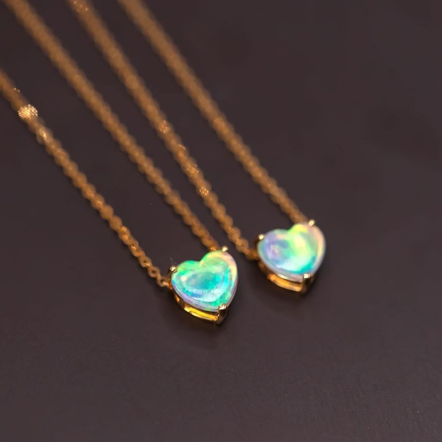 Collier d'opales australiennes massifs en forme de cœur en or jaune 14 carats Neuf - En vente à Suwanee, GA
