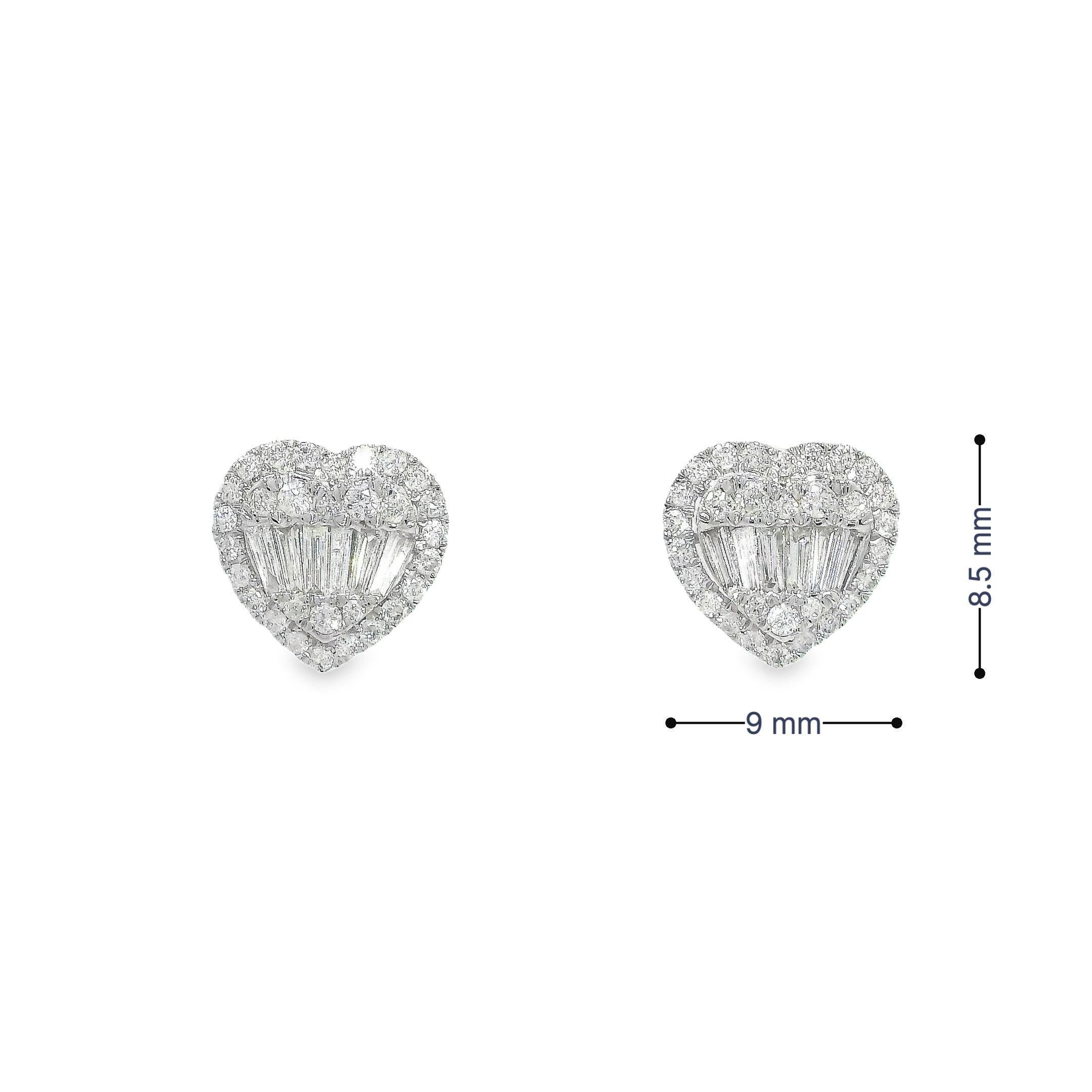 Taglio baguette Orecchini con diamanti aureolati a forma di cuore in oro bianco 18 carati in vendita
