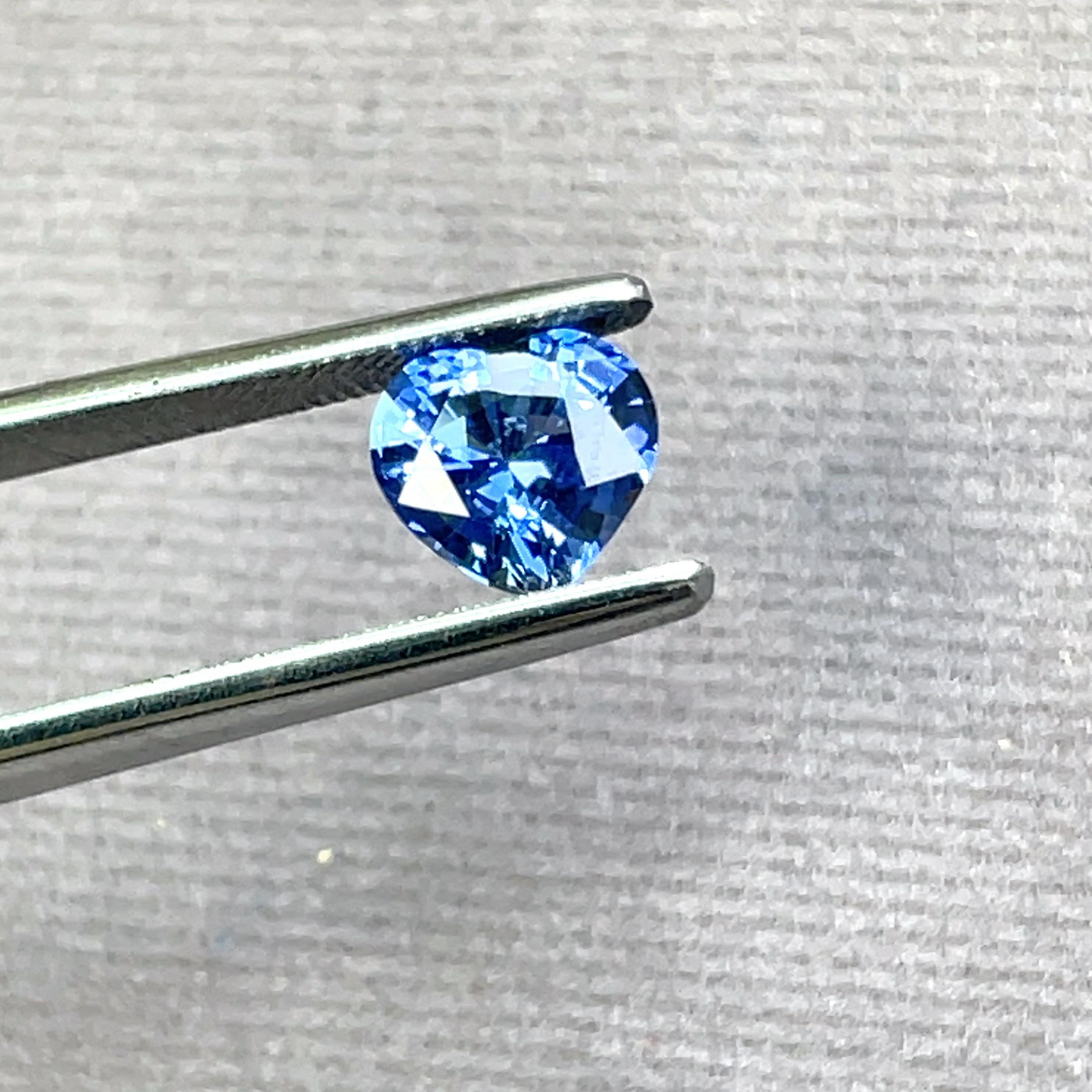 Contemporary Heart-Shaped Blue Sapphire Cts 2.11 For Sale