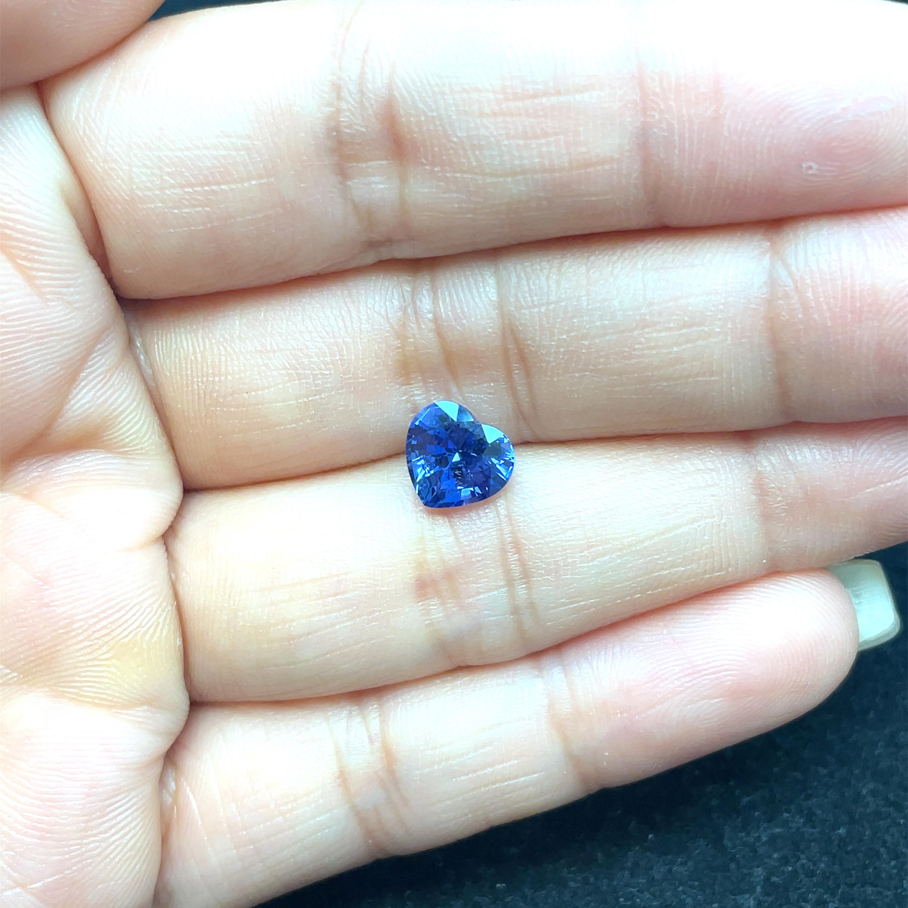 Saphir bleu en forme de cœur Cts 2,11 Unisexe en vente
