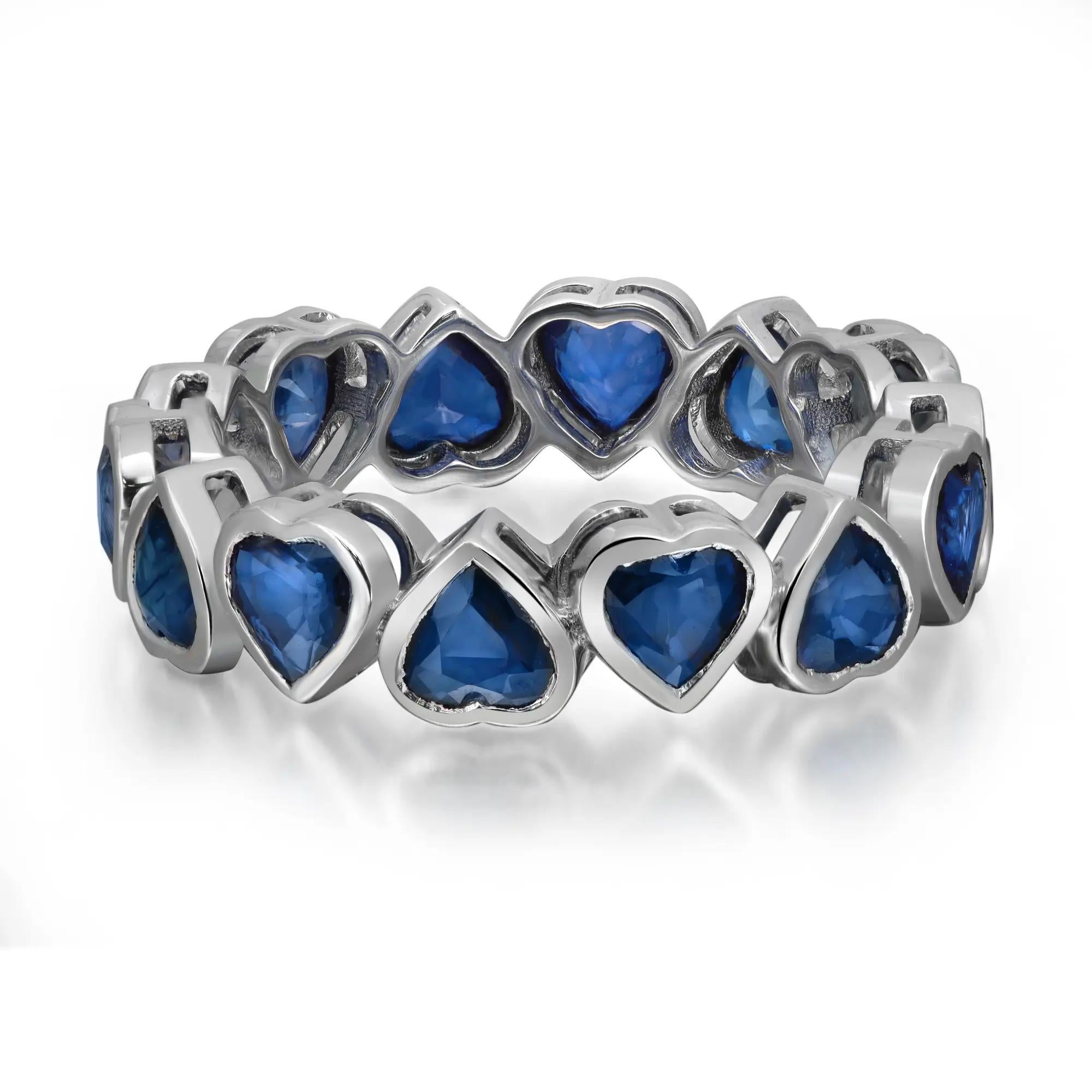 Moderno Anello a forma di cuore con zaffiro blu per l'eternità in oro bianco 14K 4.27Cttw misura 7 in vendita