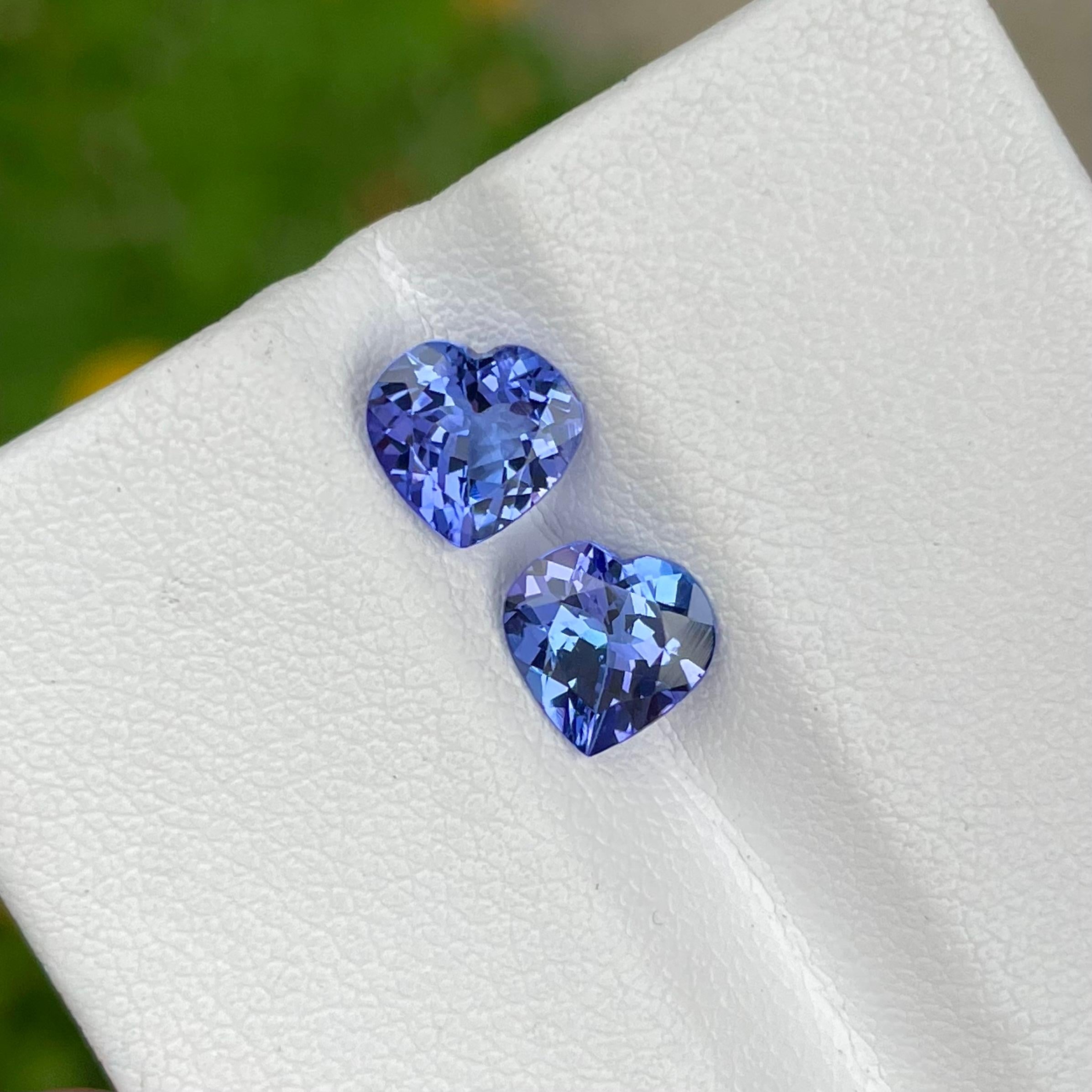 Paar herzförmiger blauer Tansanit-Stein, 2,35 Karat, natürlicher Tansanit, Tansanit (Herzschliff) im Angebot