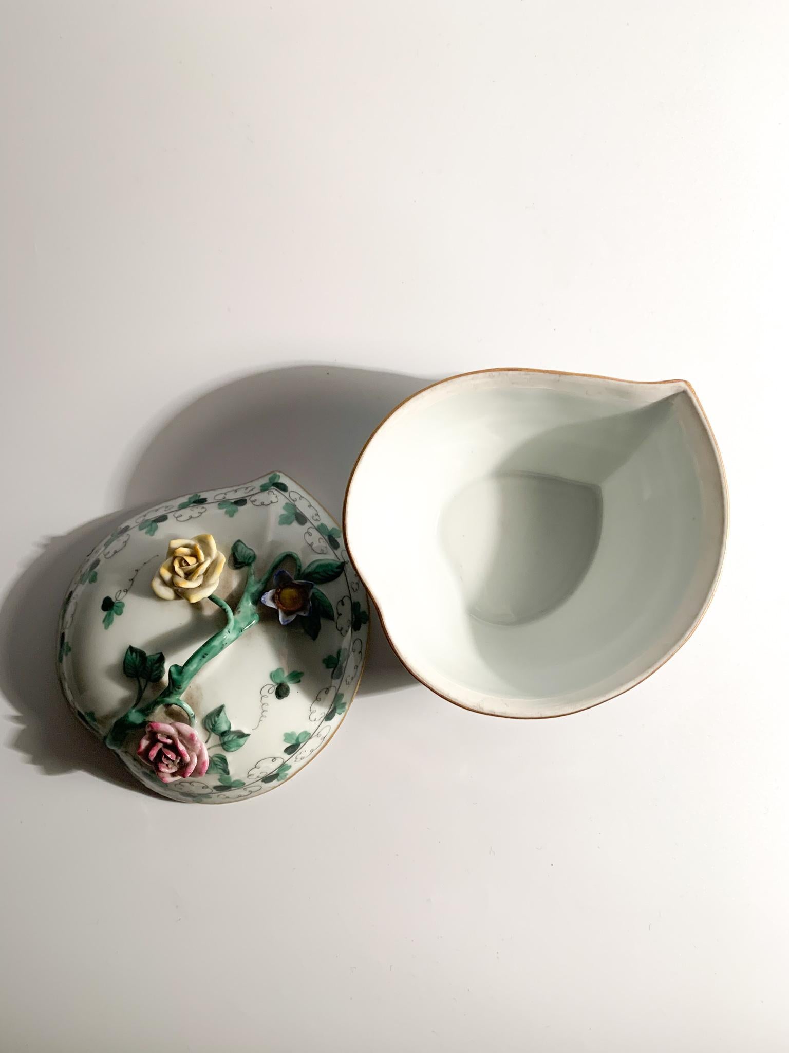 Heart-Shaped Box in Herend Hand Painted Porcelain from the 1950s 4