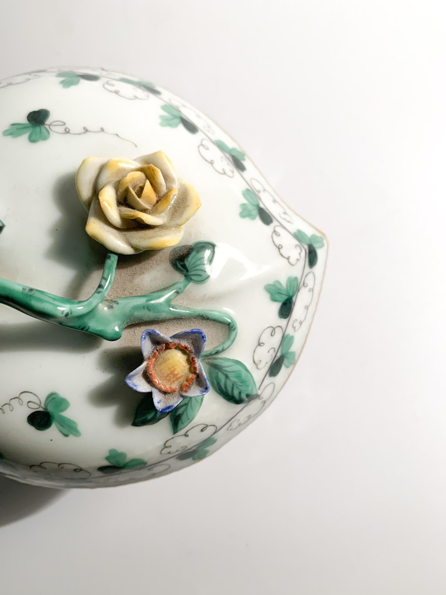 Heart-Shaped Box in Herend Hand Painted Porcelain from the 1950s In Good Condition In Milano, MI