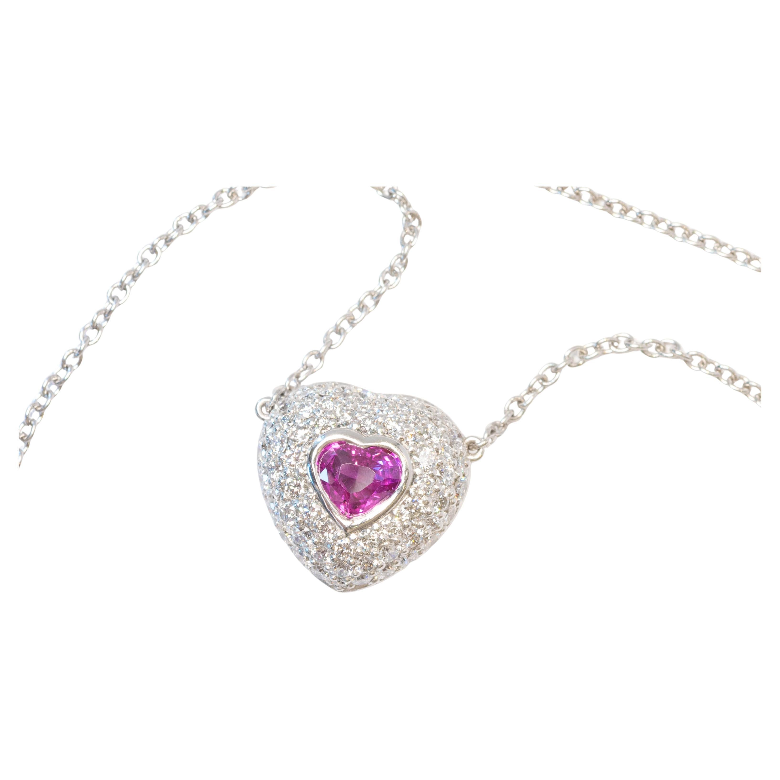 Ciondolo a cuore con pavé di diamanti e zaffiri rosa di Ceylon in vendita