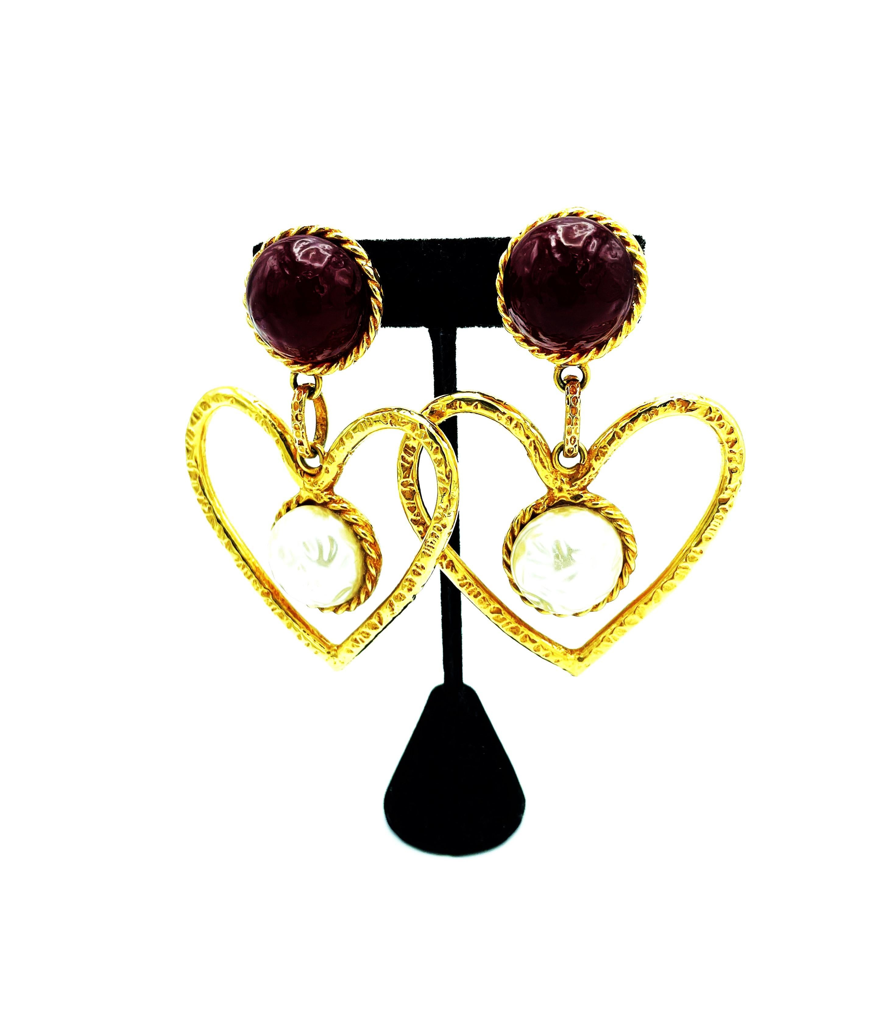 Modern Heart-shaped clip-on earring by GIVENCHY PARIS, gold plated, 1980s For Sale