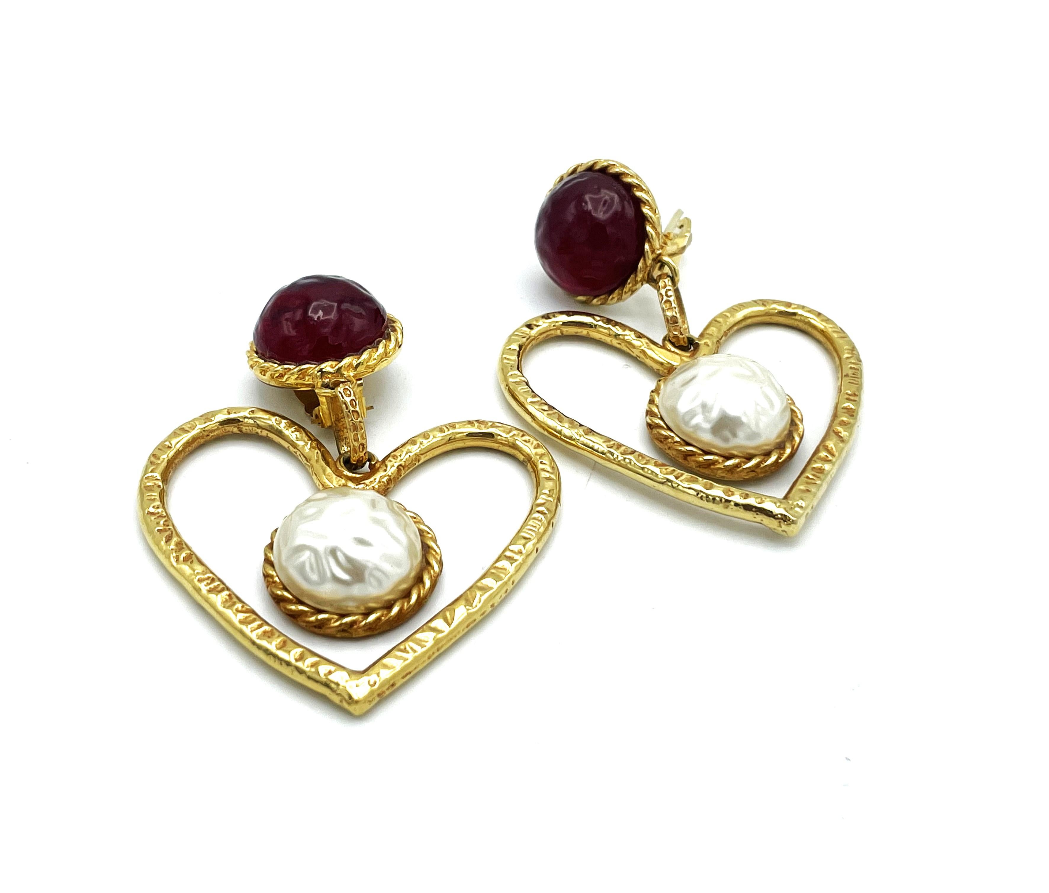 Heart-shaped clip-on earring by GIVENCHY PARIS, gold plated, 1980s In Good Condition For Sale In Stuttgart, DE
