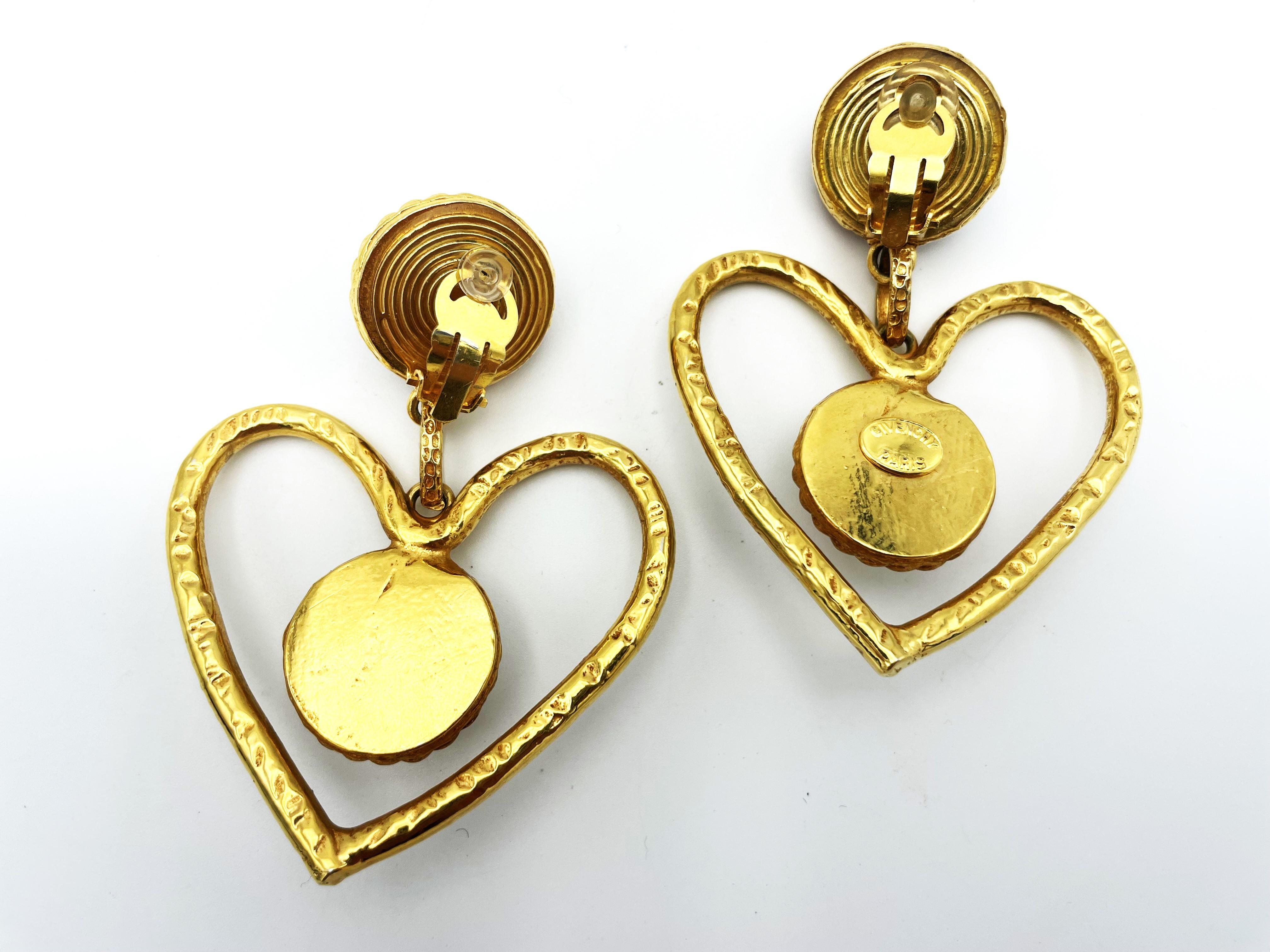 Women's Heart-shaped clip-on earring by GIVENCHY PARIS, gold plated, 1980s For Sale