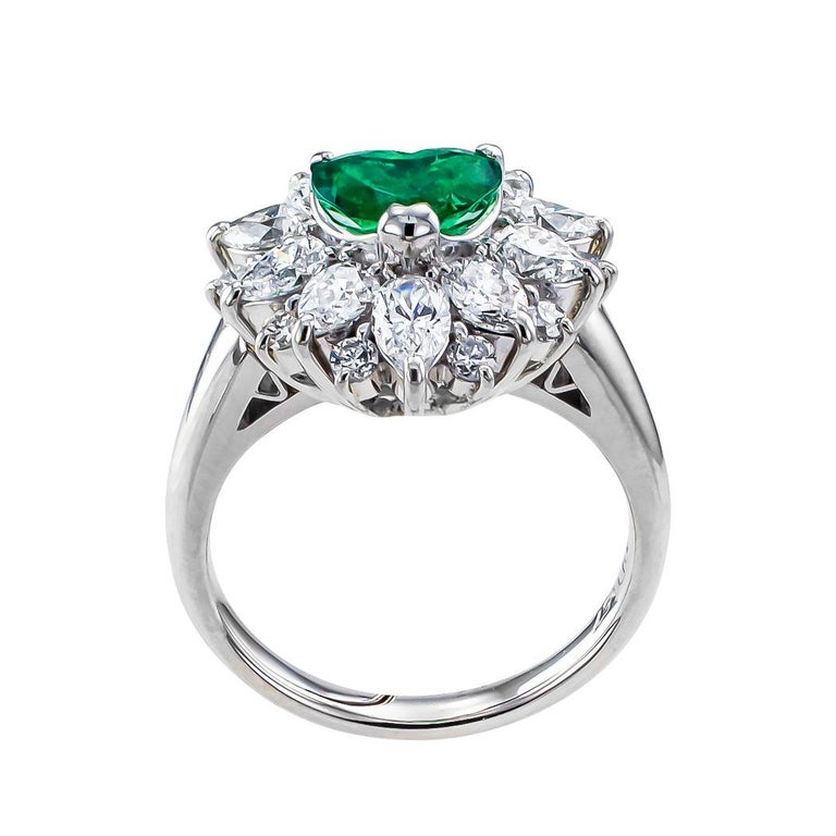 Heart Shaped Colombian Emerald Diamond Platinum Ring In Good Condition For Sale In Los Angeles, CA