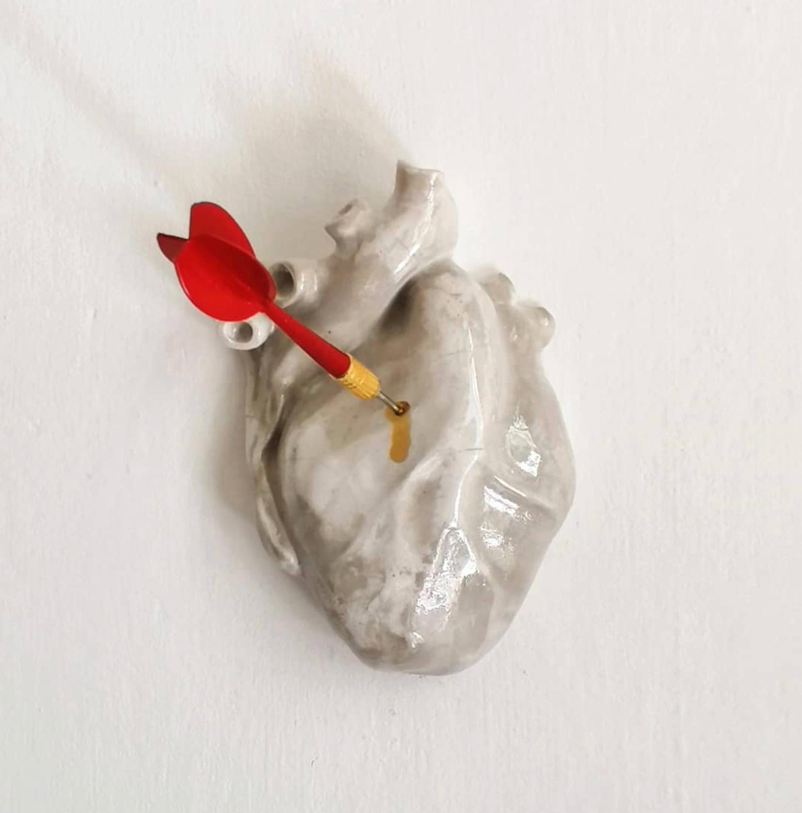 Herzförmiges Set aus Dart & Gold, 2022, handgefertigt in Italien, Anatomisches, einzigartiges Stück (Italienisch) im Angebot